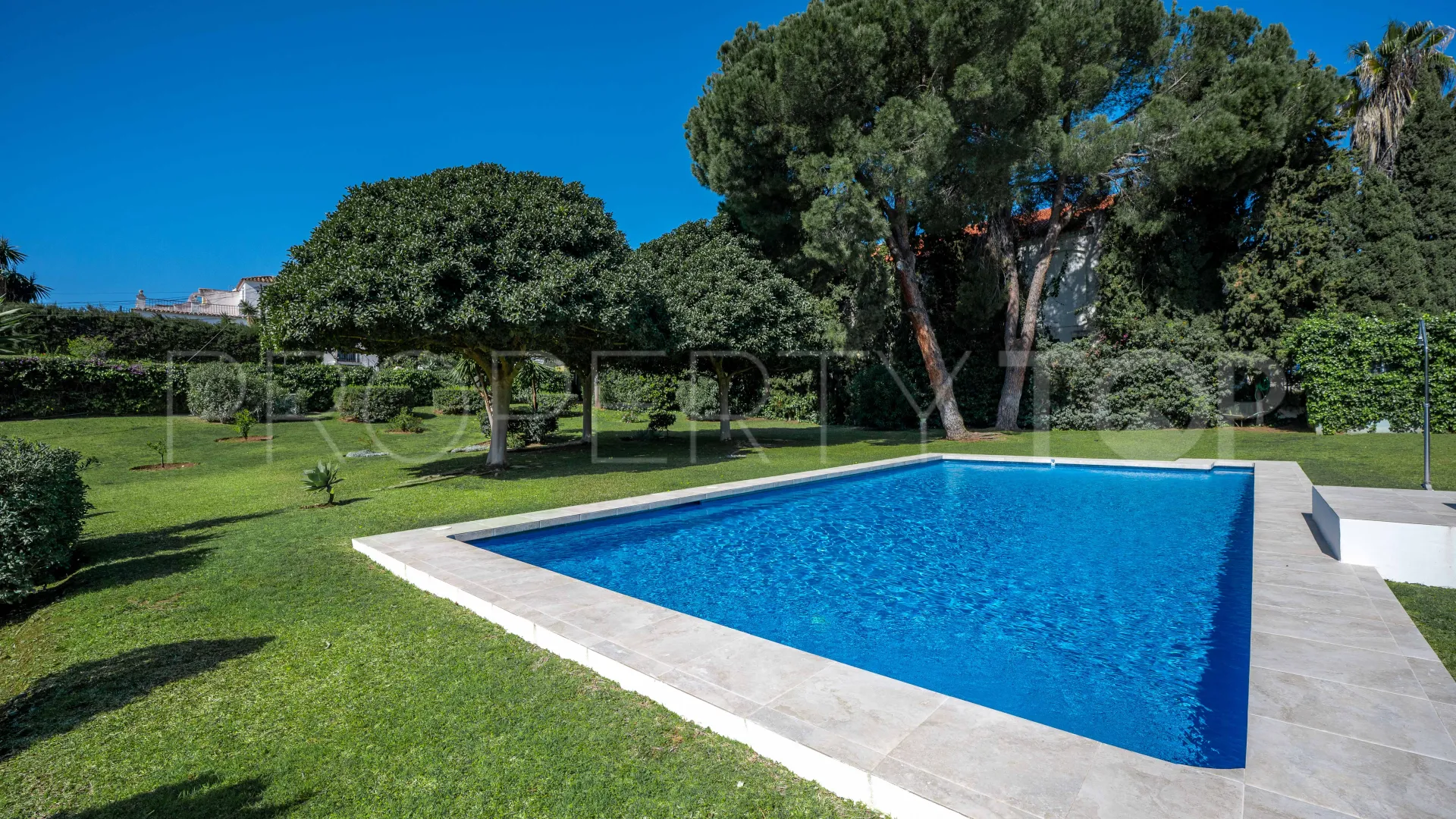 Nueva Andalucia apartment for sale