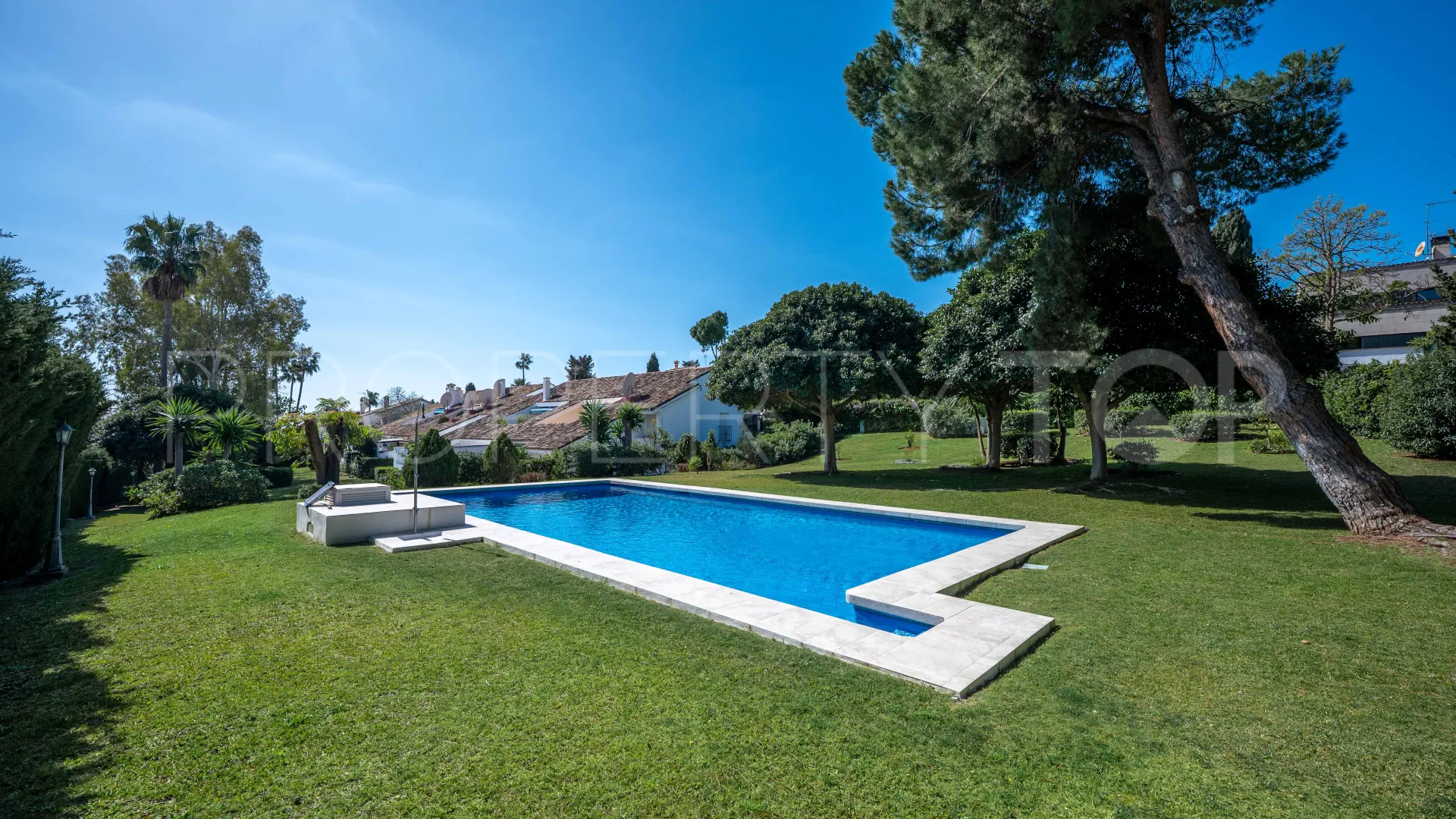 Nueva Andalucia apartment for sale