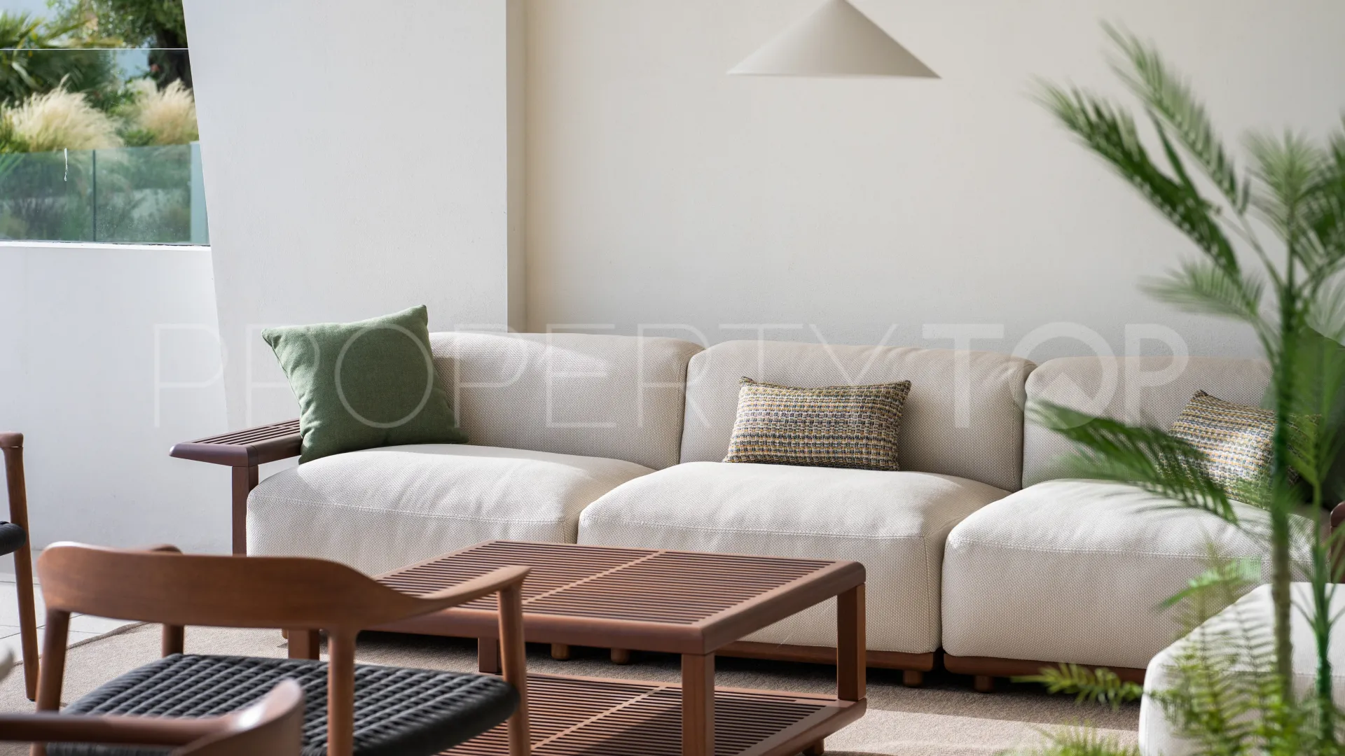 Duplex planta baja en venta en Marbella Golden Mile de 4 dormitorios