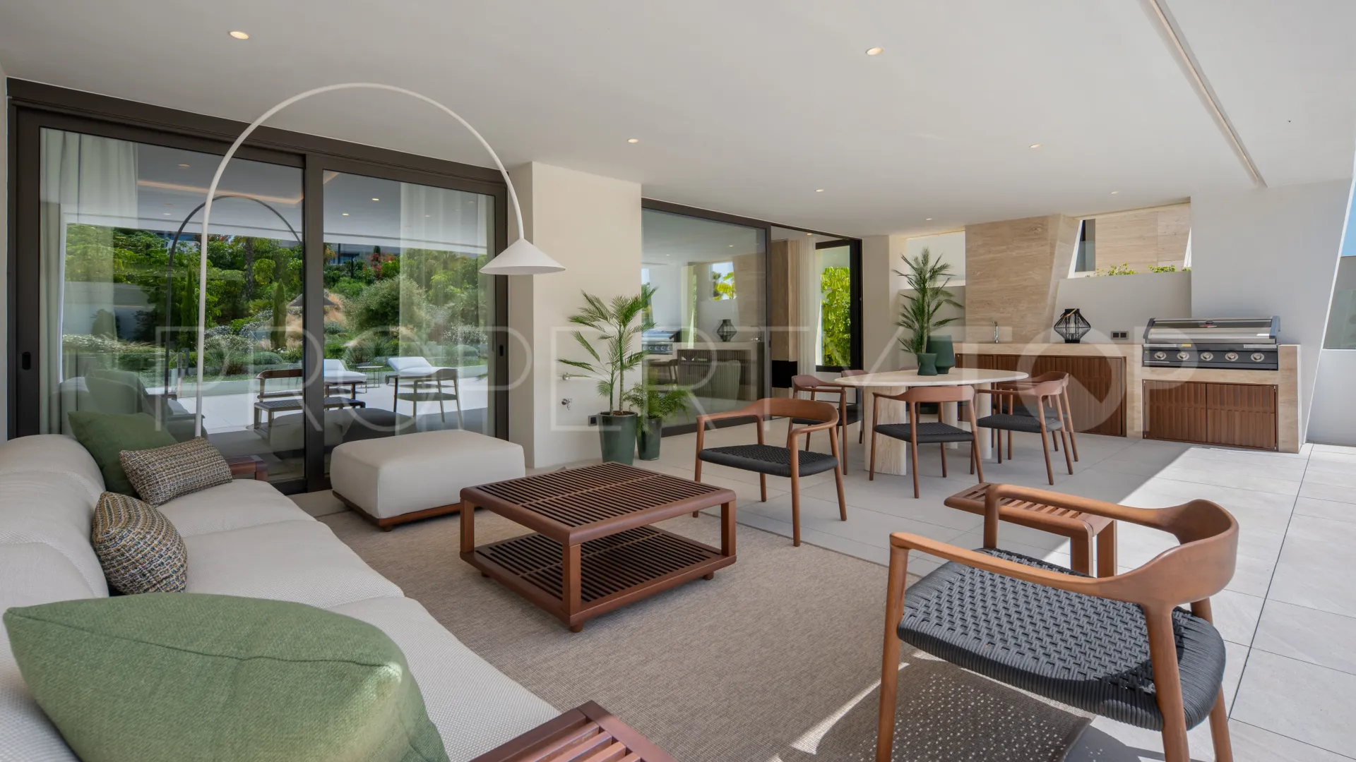 Duplex planta baja en venta en Marbella Golden Mile de 4 dormitorios