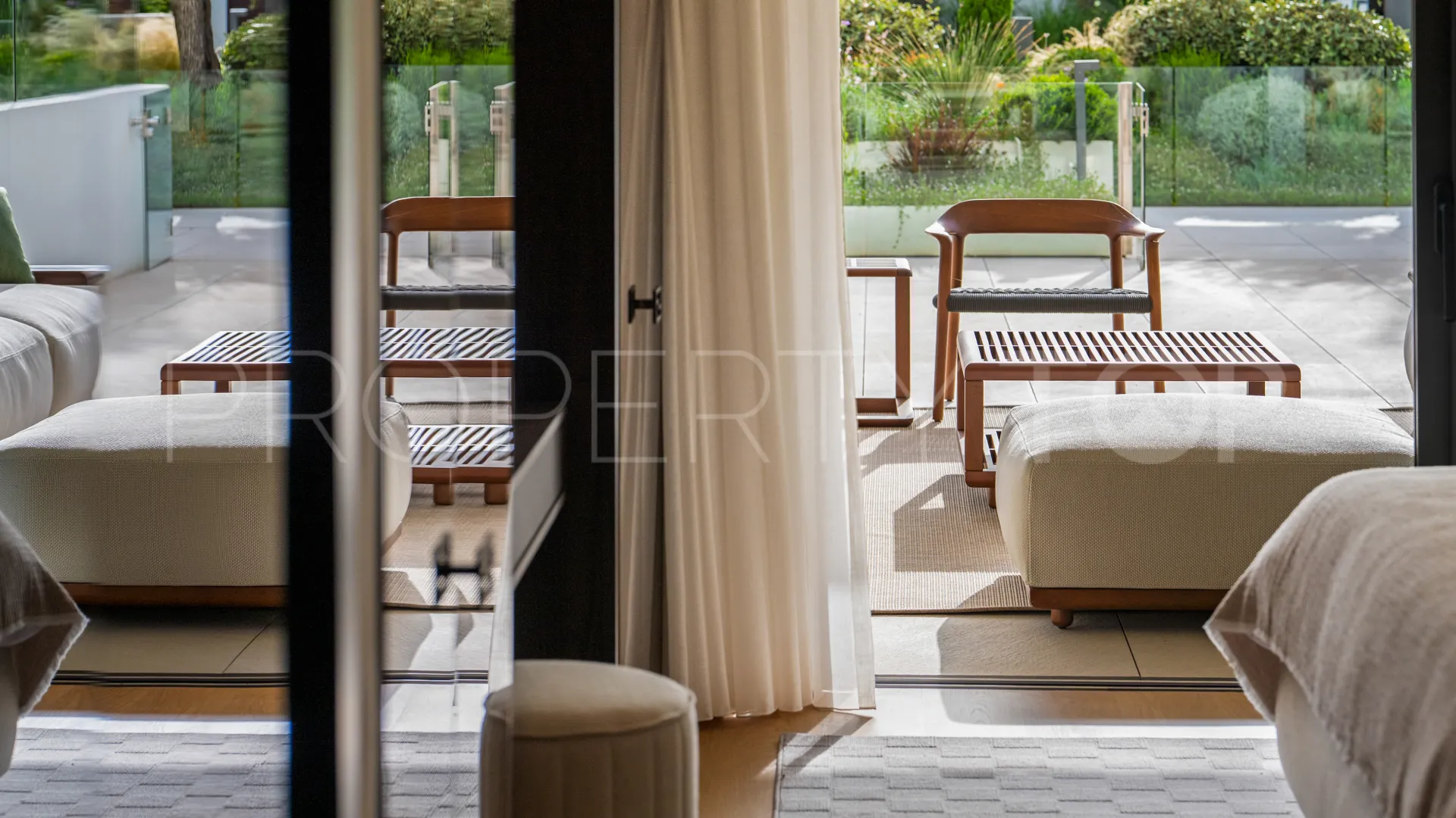 Duplex planta baja en venta en Marbella Golden Mile de 4 dormitorios