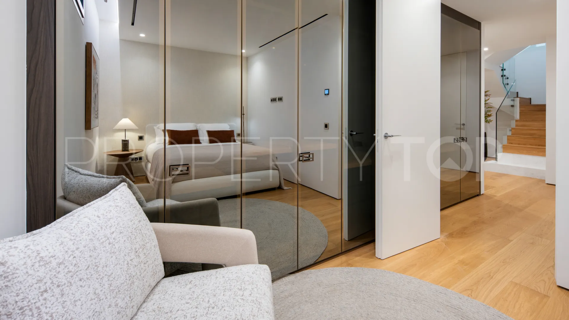 Duplex planta baja en venta en Marbella Golden Mile de 4 dormitorios