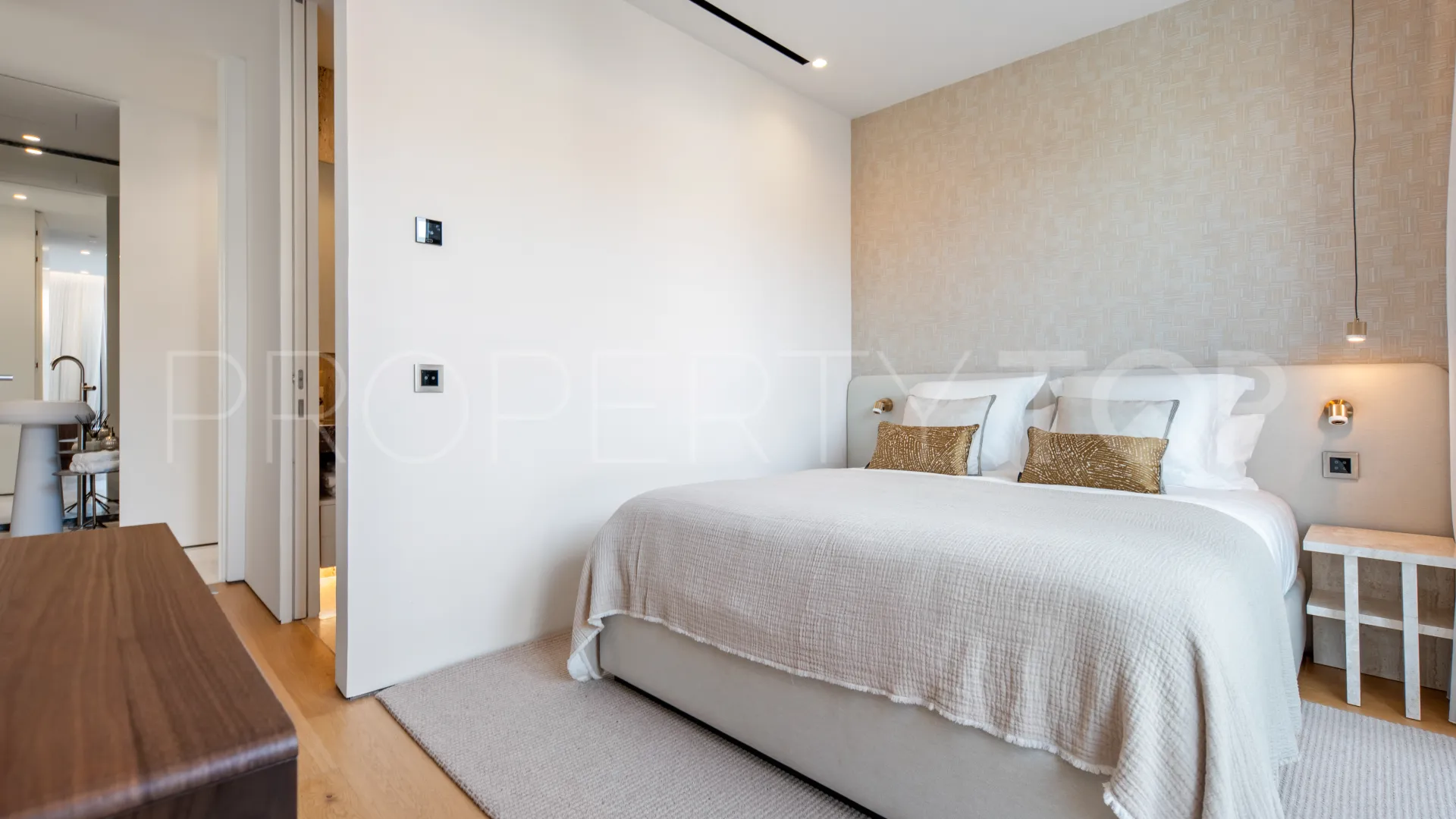 Duplex planta baja en venta en Marbella Golden Mile de 4 dormitorios