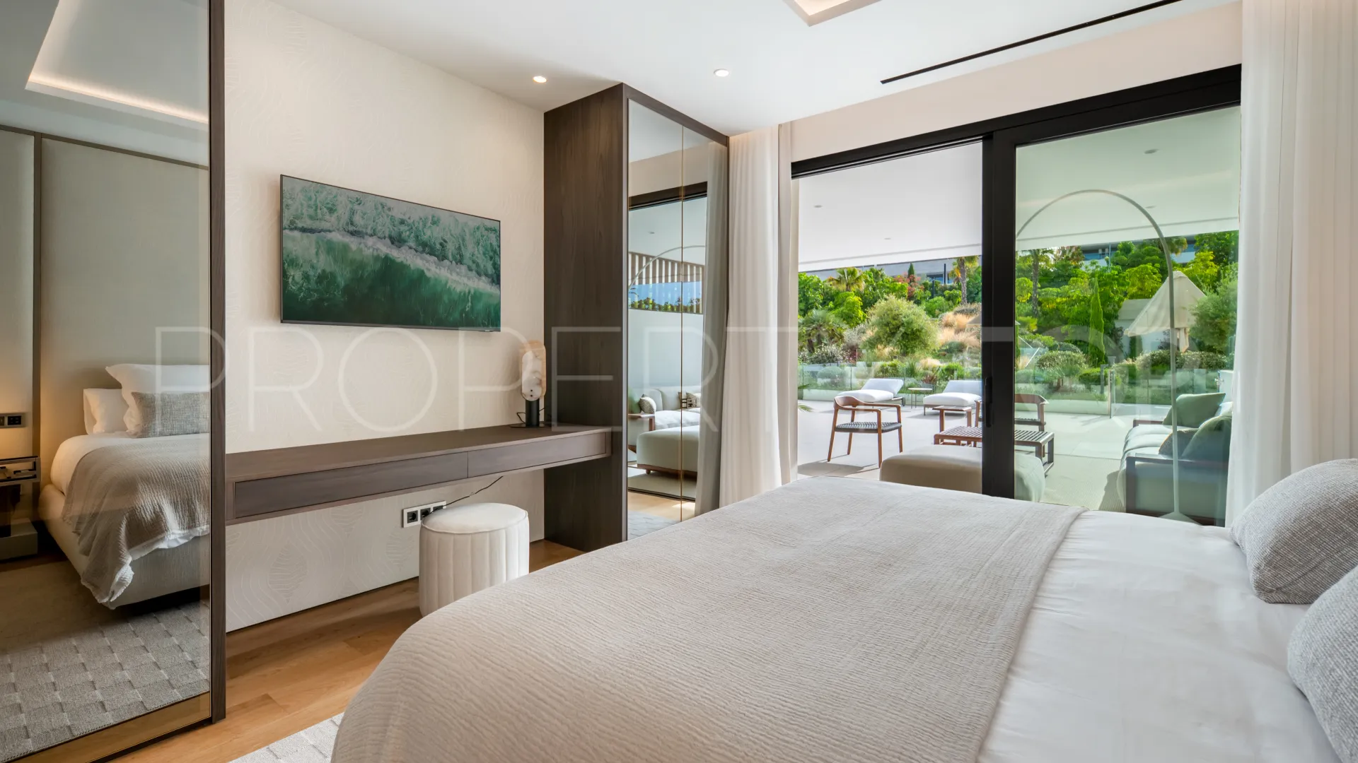 Duplex planta baja en venta en Marbella Golden Mile de 4 dormitorios