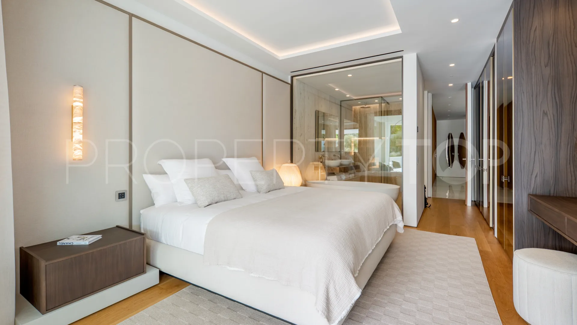 Duplex planta baja en venta en Marbella Golden Mile de 4 dormitorios