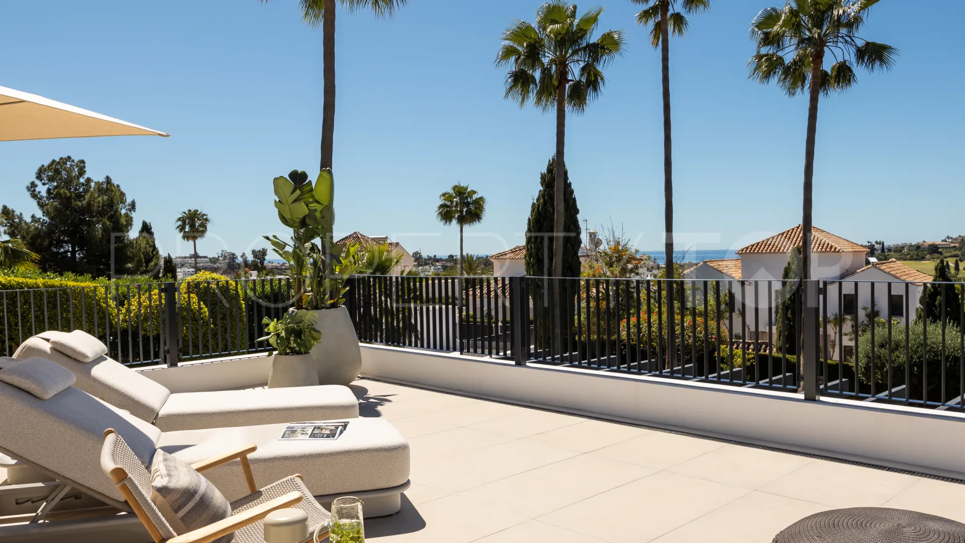 Comprar villa de 4 dormitorios en Altos del Paraiso