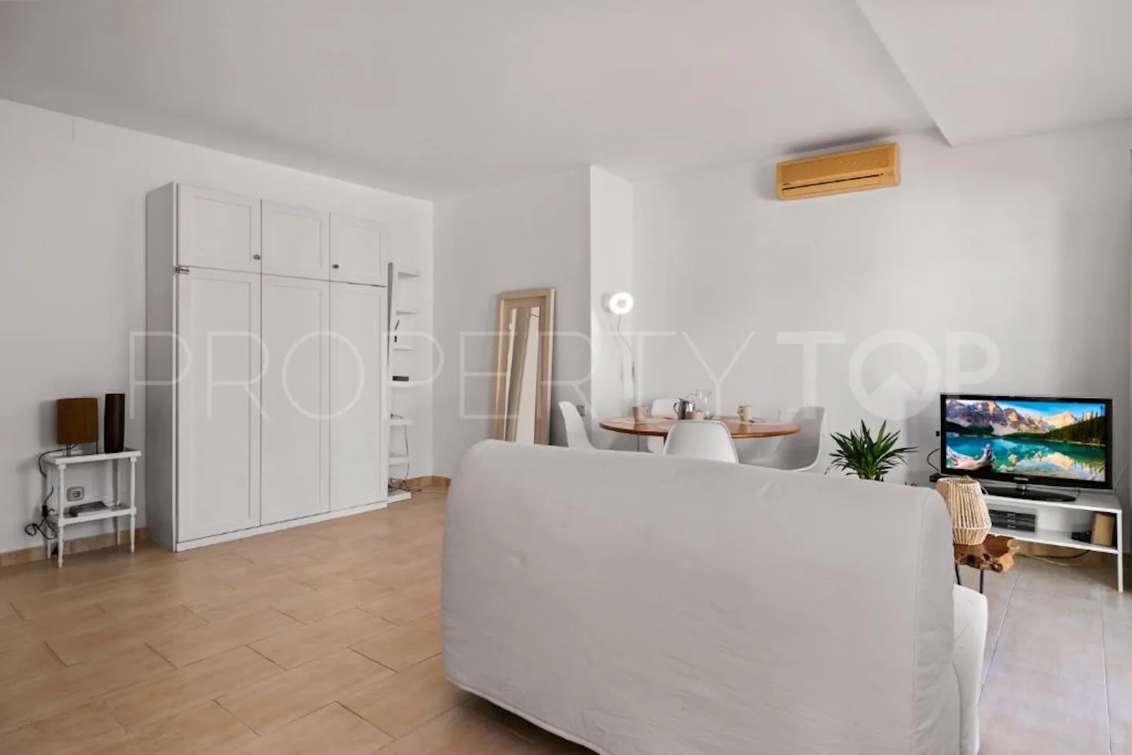 For sale villa in Nueva Andalucia with 5 bedrooms