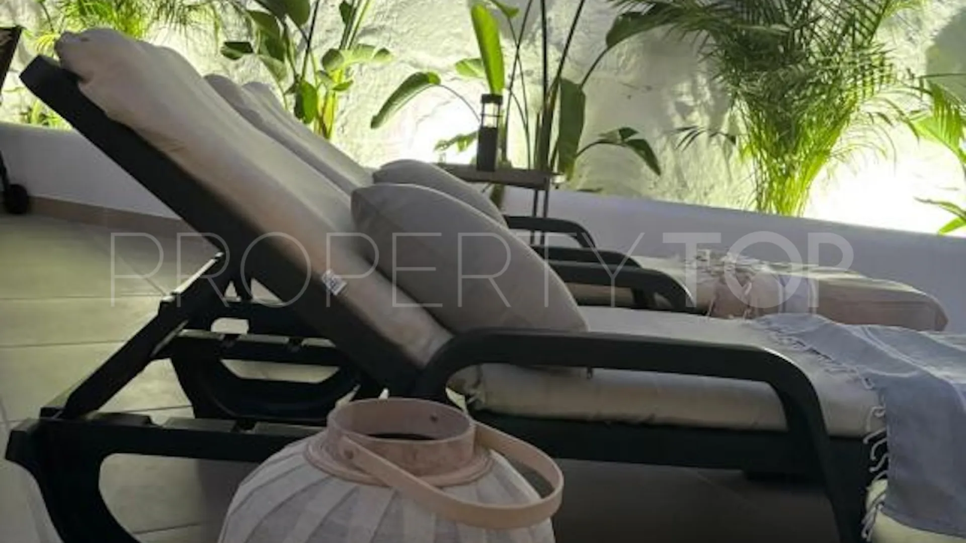 For sale villa in Nueva Andalucia with 5 bedrooms