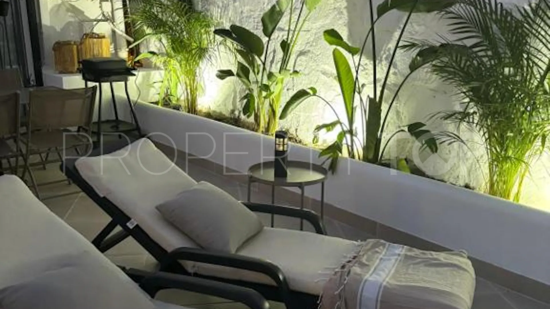 For sale villa in Nueva Andalucia with 5 bedrooms