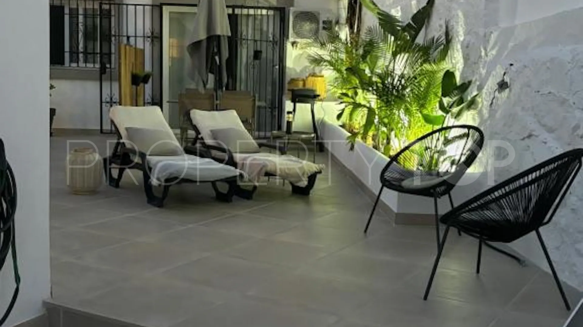 For sale villa in Nueva Andalucia with 5 bedrooms