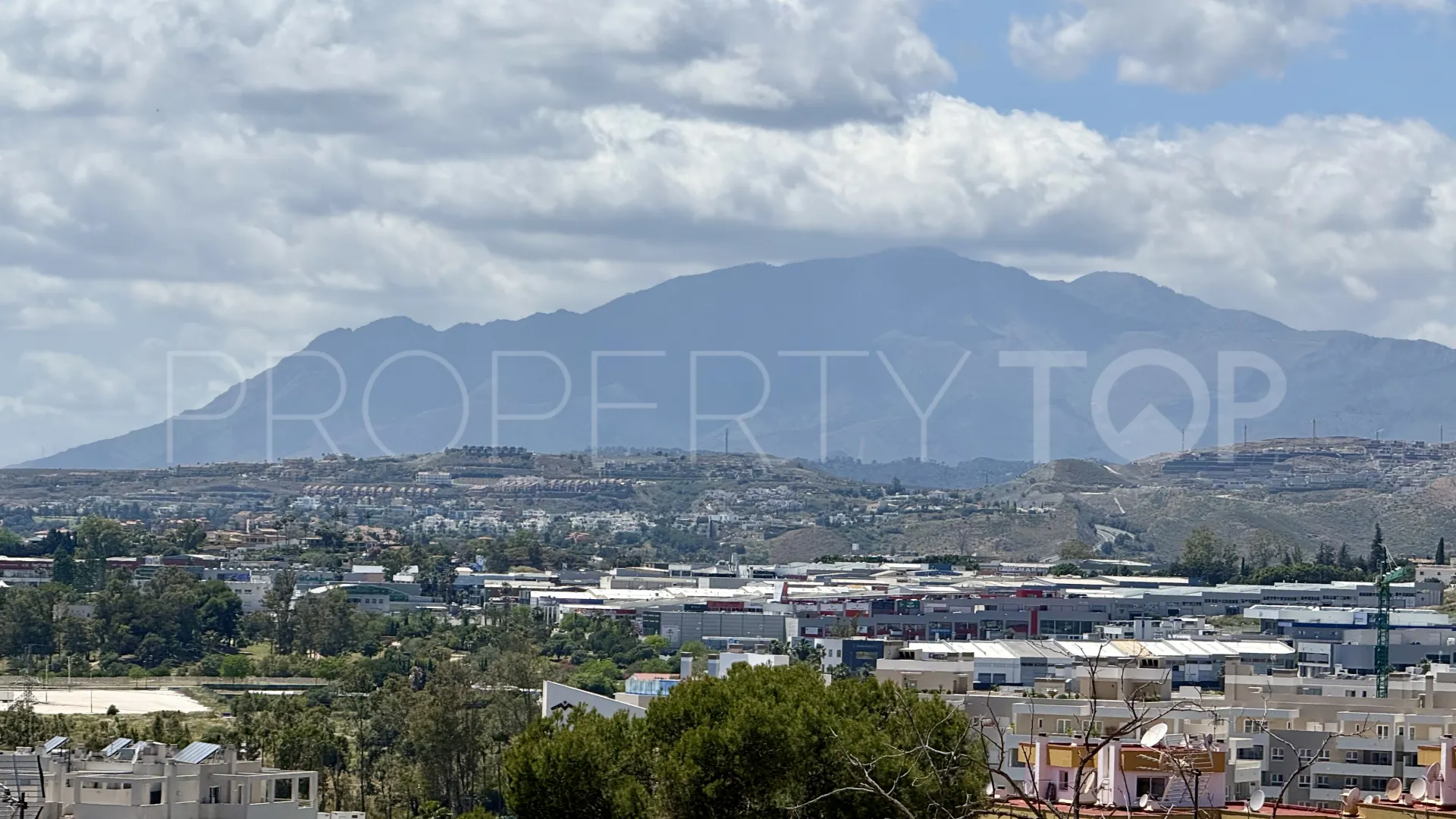 For sale villa in Nueva Andalucia with 5 bedrooms