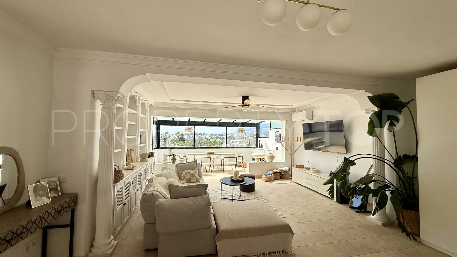 For sale villa in Nueva Andalucia with 5 bedrooms