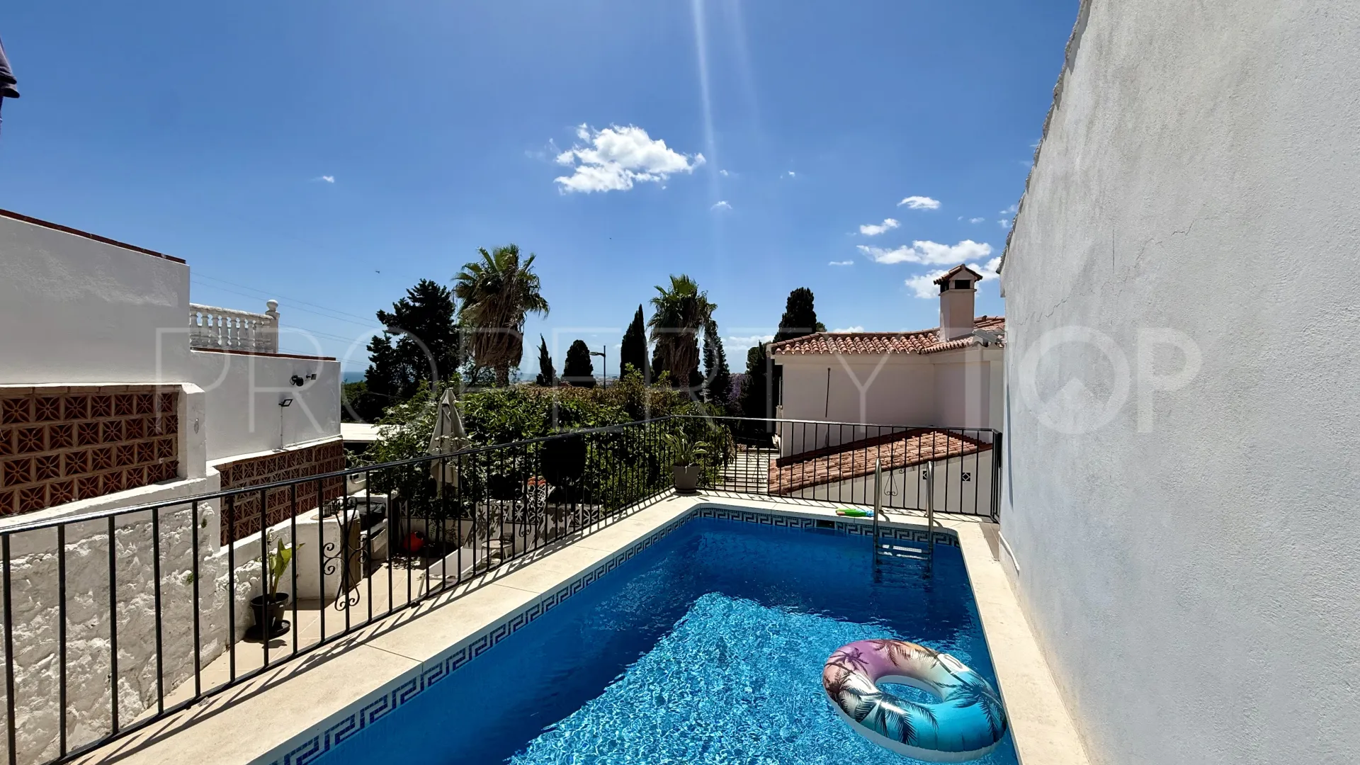 For sale villa in Nueva Andalucia with 5 bedrooms