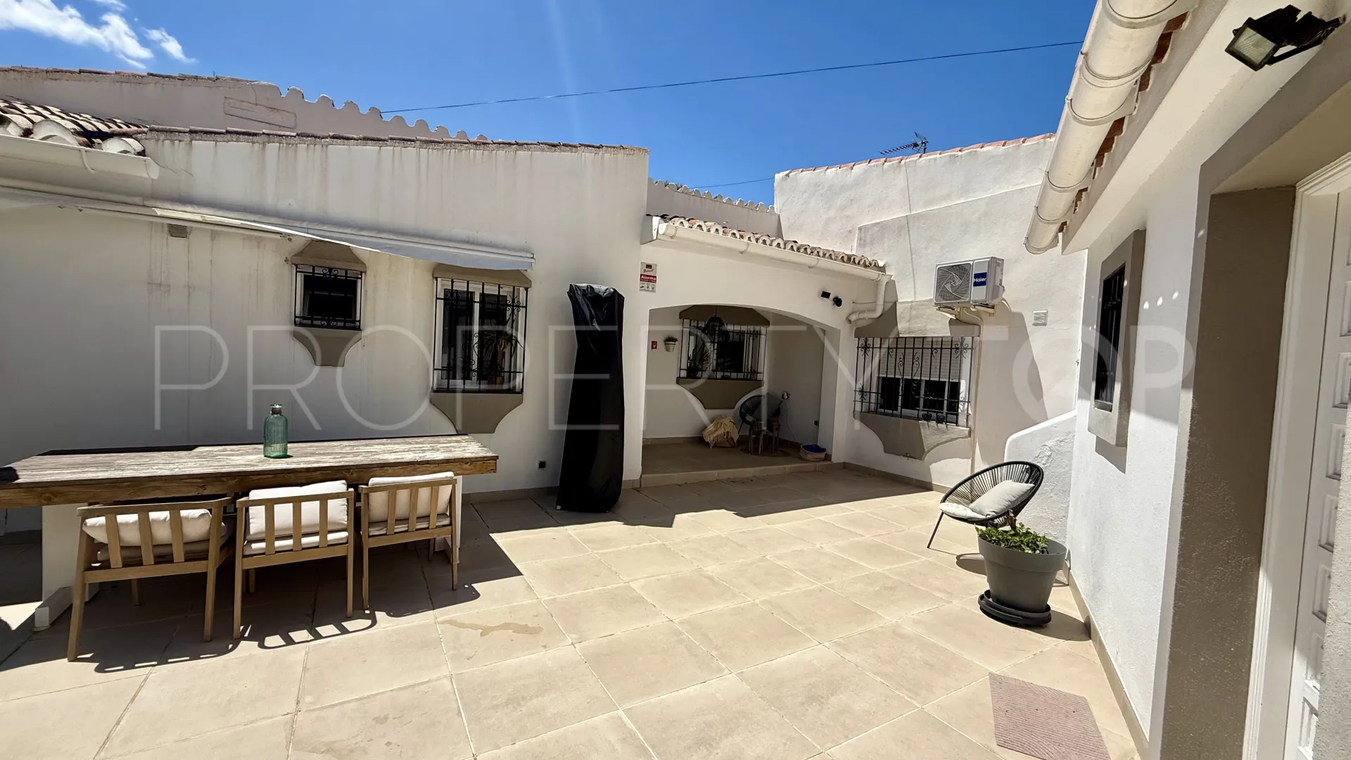 For sale villa in Nueva Andalucia with 5 bedrooms