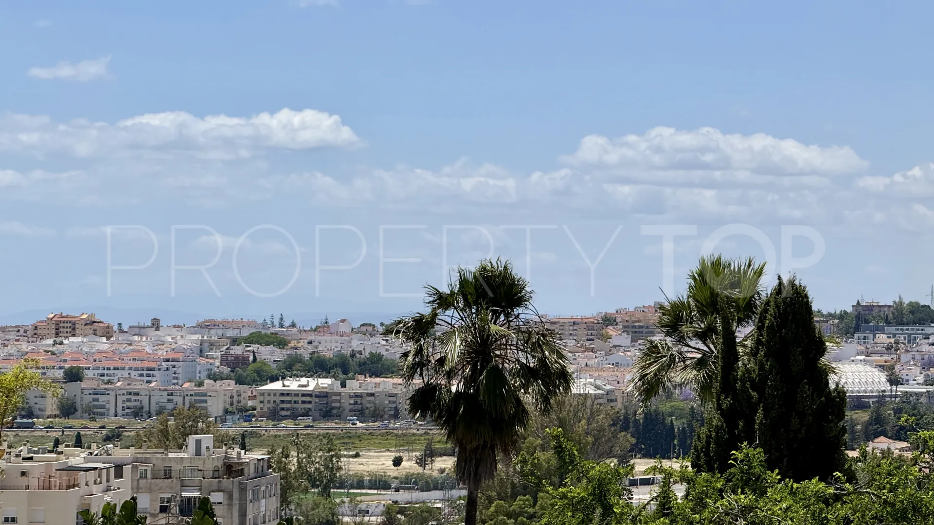 For sale villa in Nueva Andalucia with 5 bedrooms