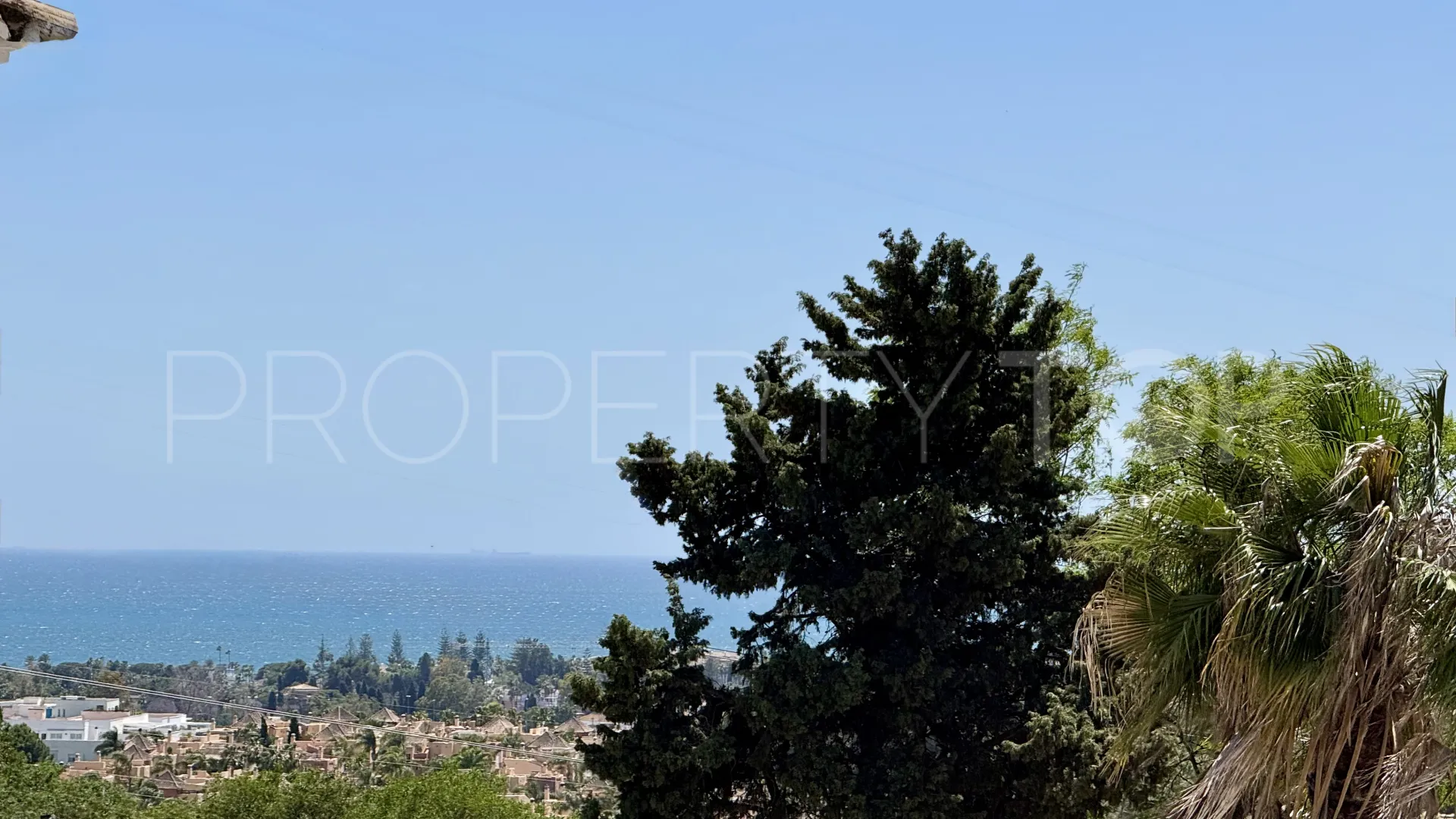 For sale villa in Nueva Andalucia with 5 bedrooms