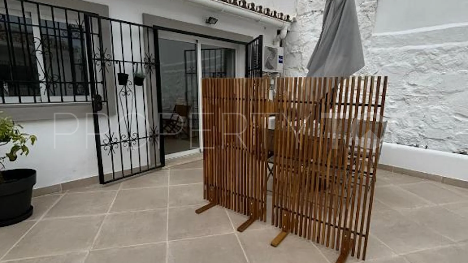 For sale villa in Nueva Andalucia with 5 bedrooms
