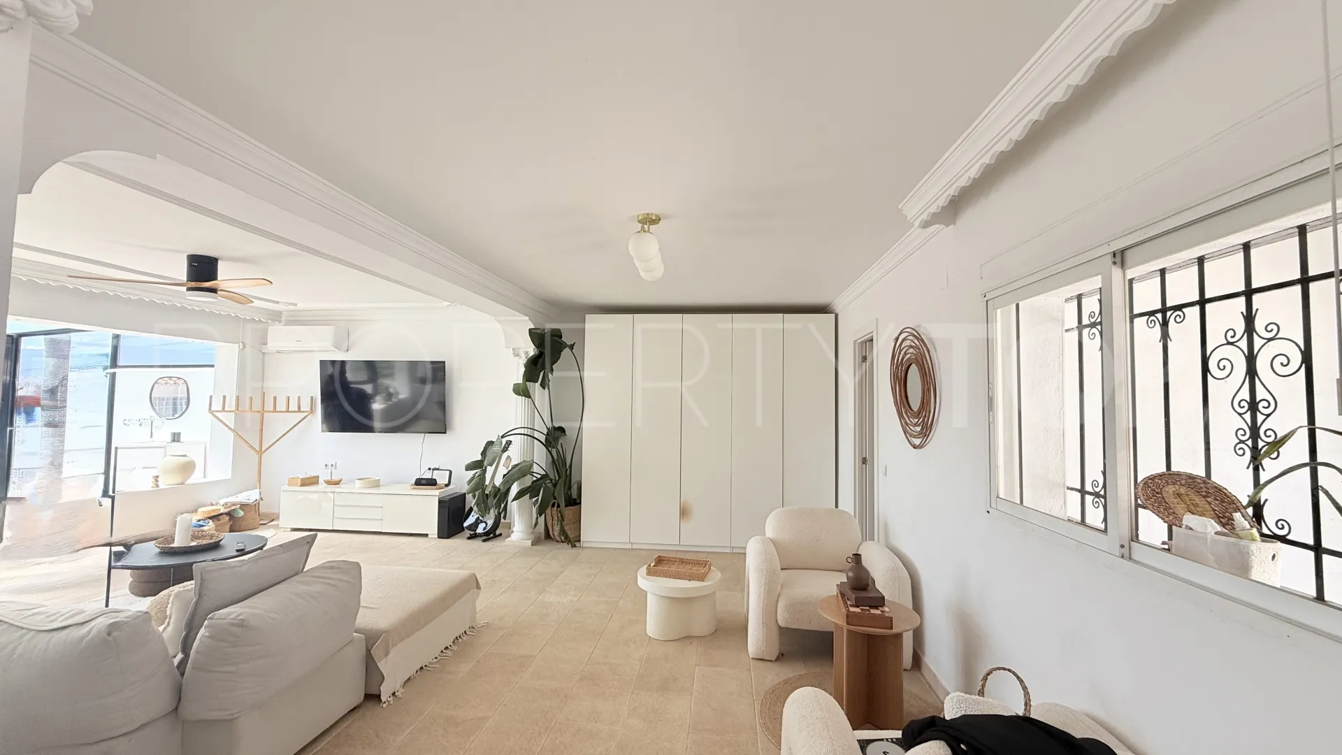 For sale villa in Nueva Andalucia with 5 bedrooms