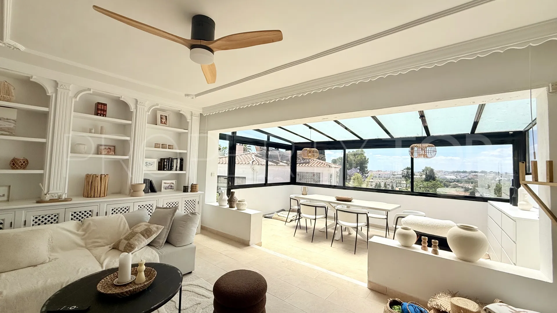 For sale villa in Nueva Andalucia with 5 bedrooms