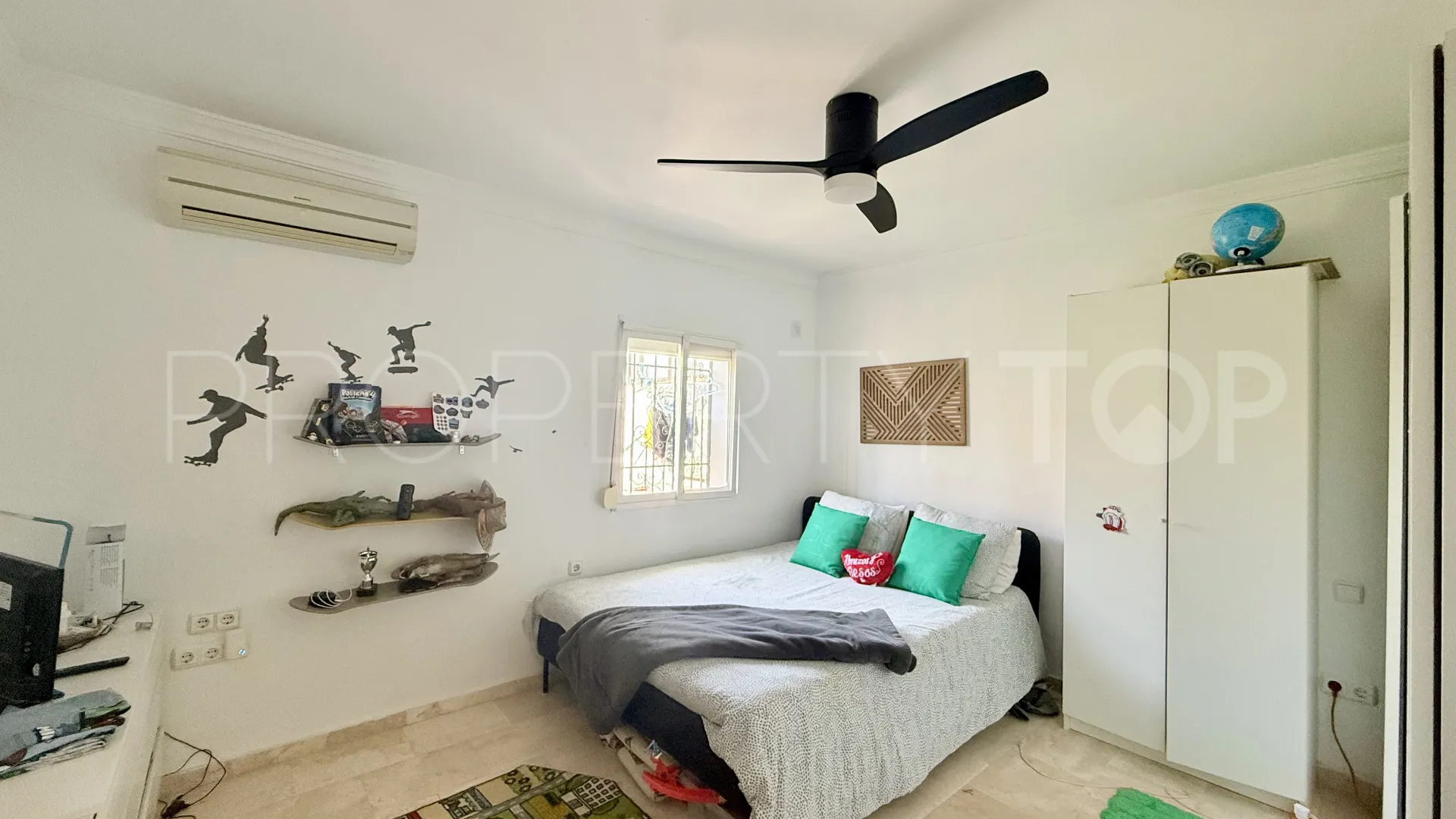 For sale villa in Nueva Andalucia with 5 bedrooms