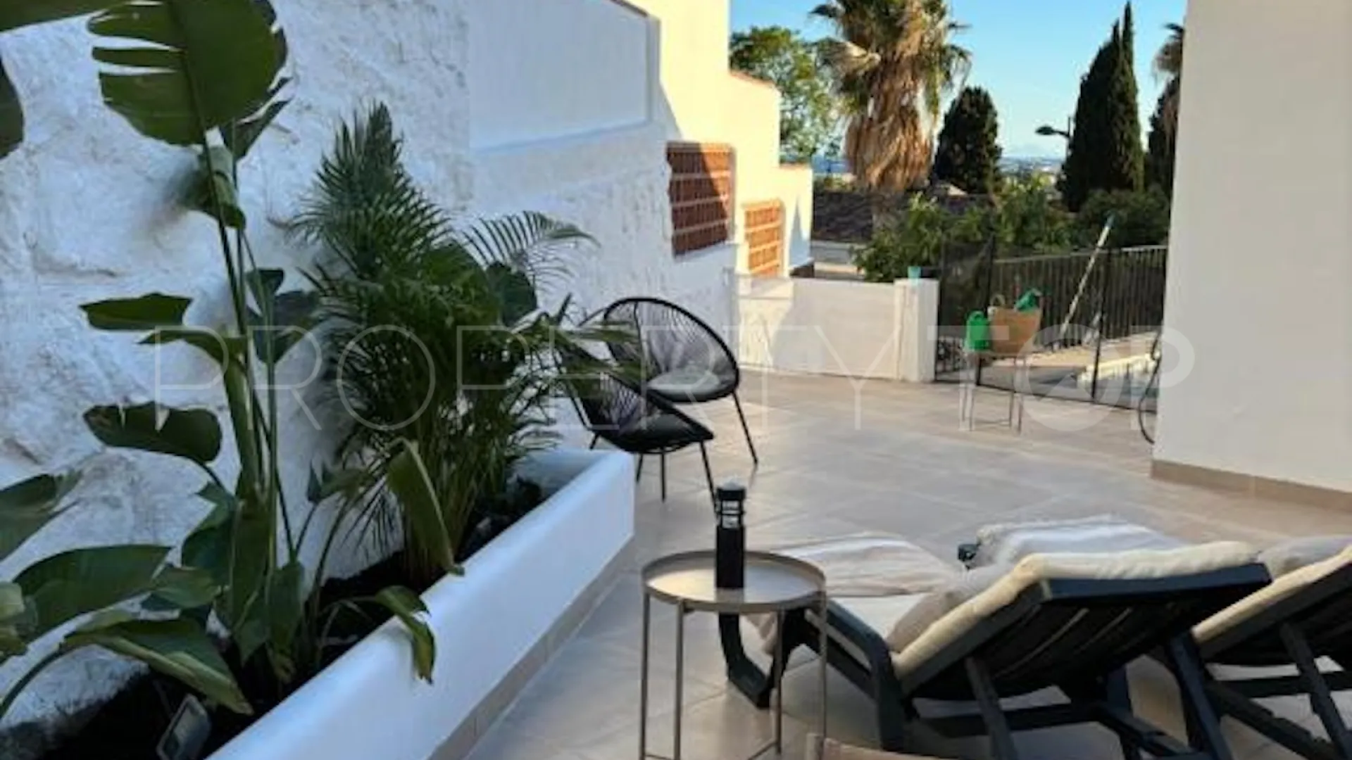 For sale villa in Nueva Andalucia with 5 bedrooms