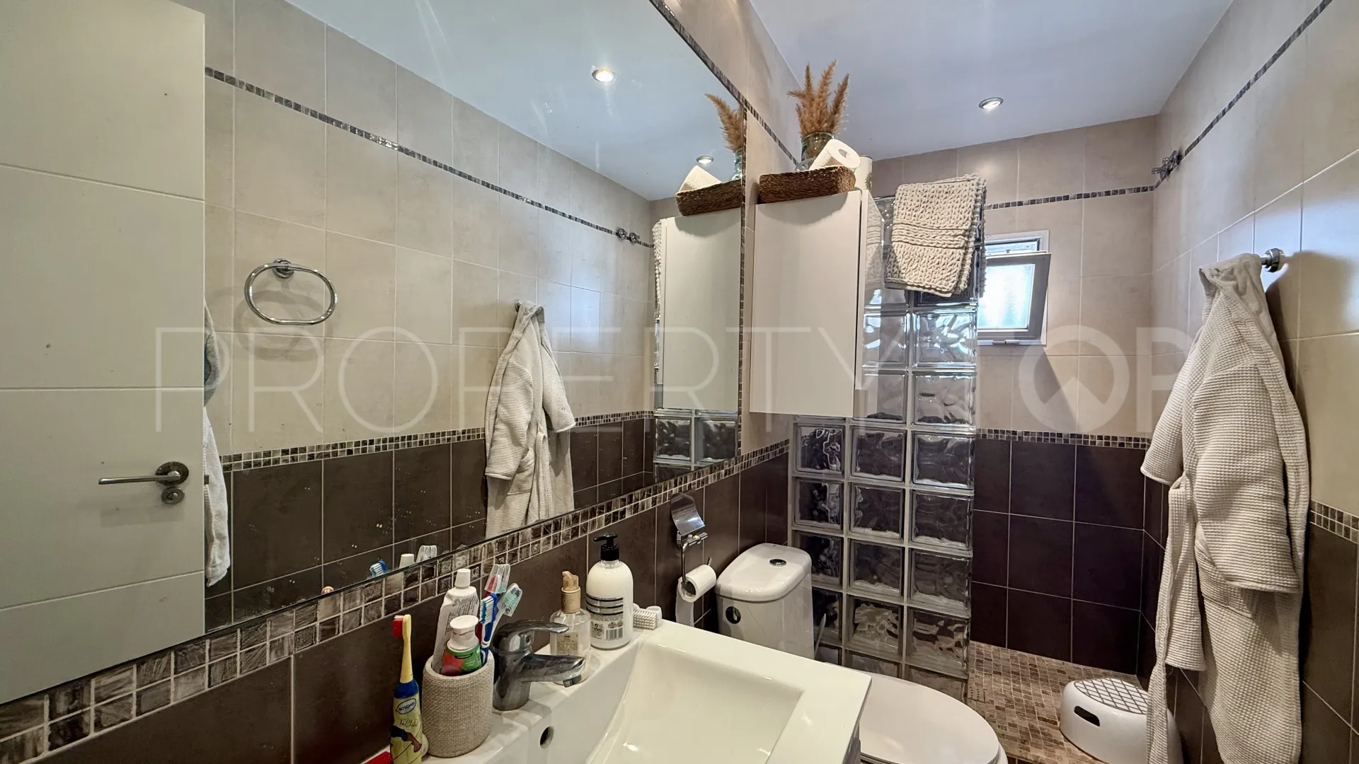 For sale villa in Nueva Andalucia with 5 bedrooms