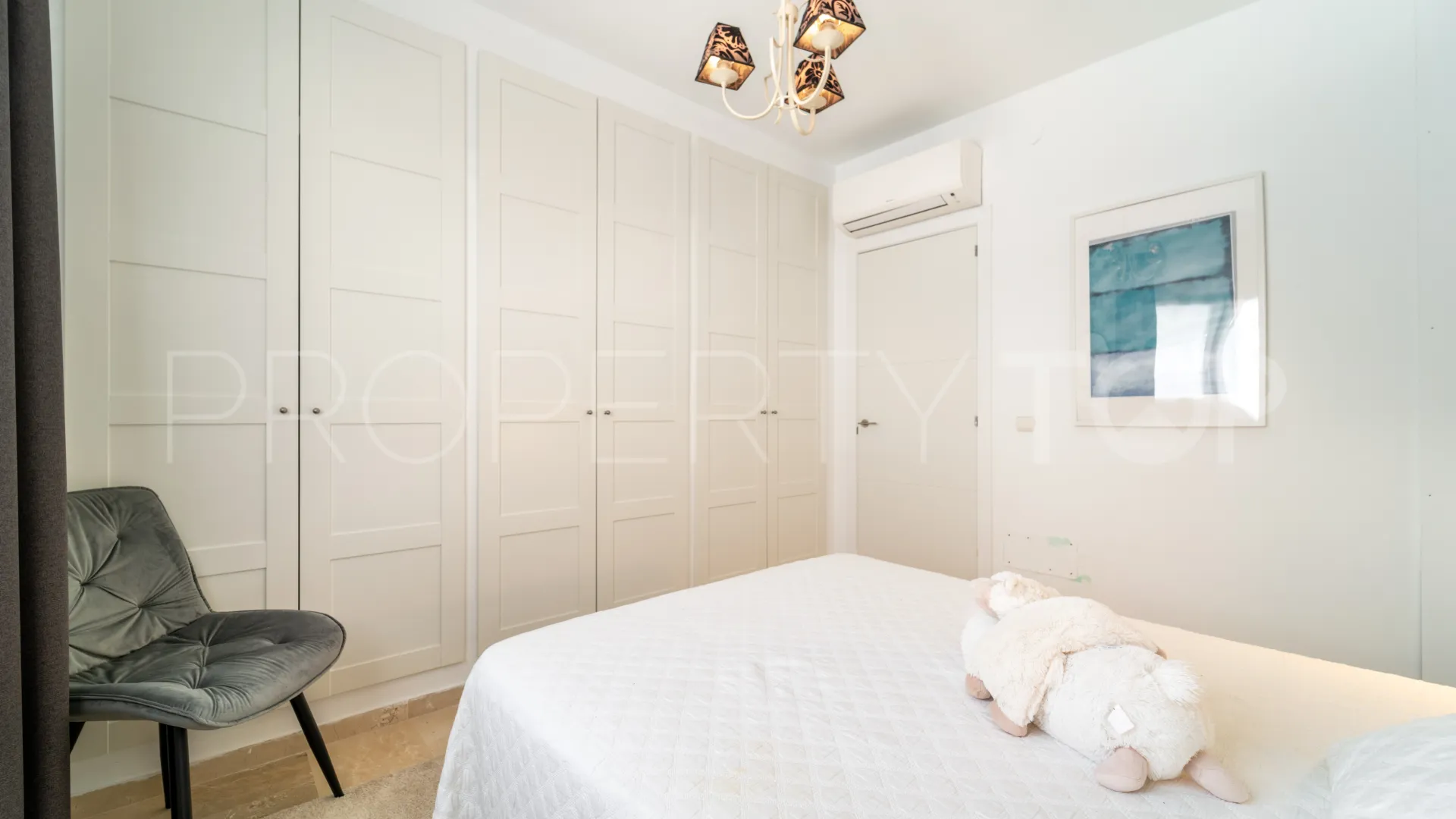 Villa con 4 dormitorios en venta en Cerros del Aguila