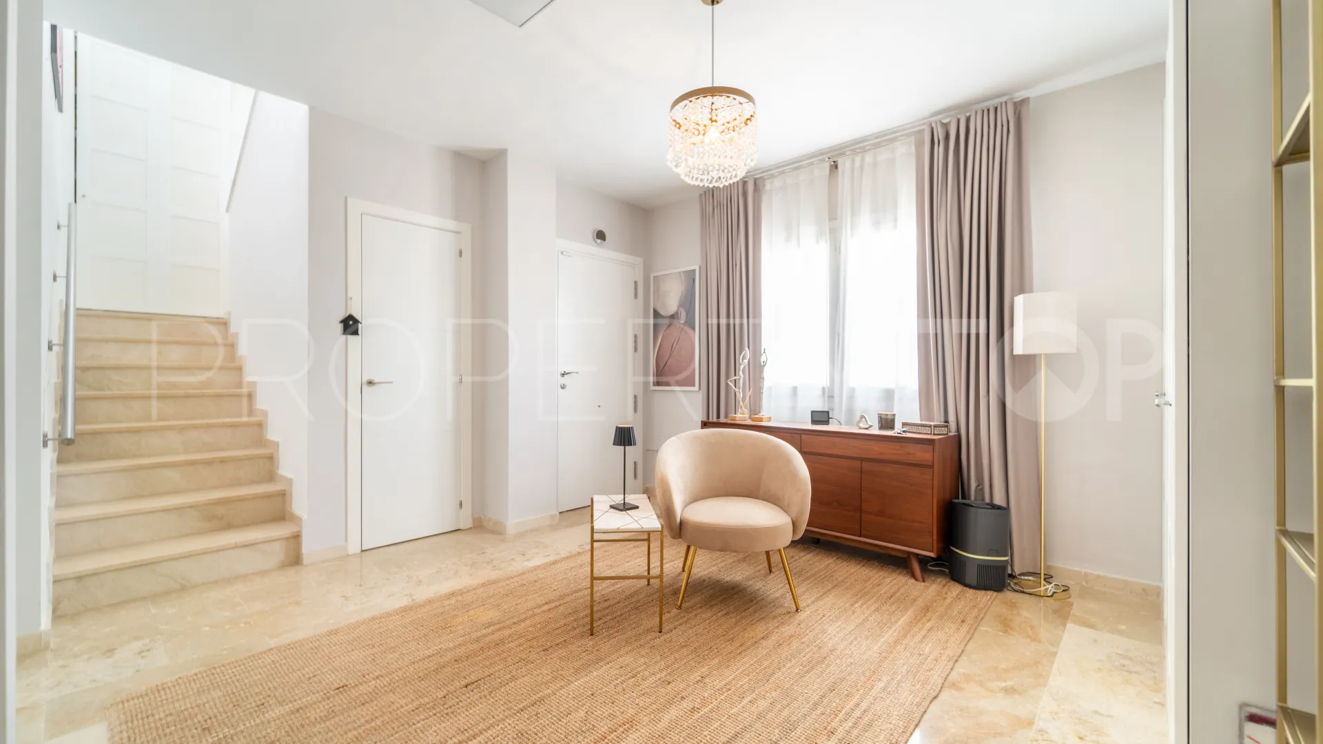 Villa con 4 dormitorios en venta en Cerros del Aguila