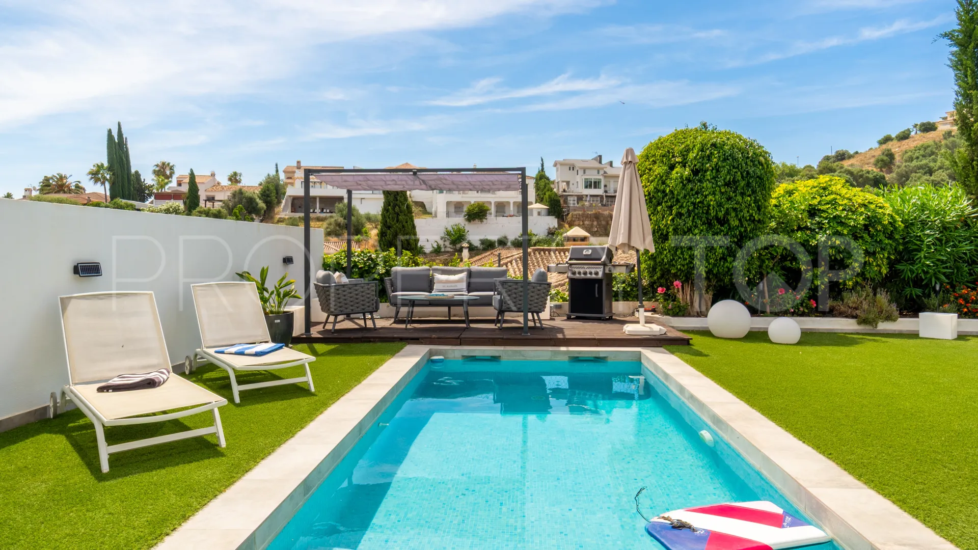 Villa con 4 dormitorios en venta en Cerros del Aguila