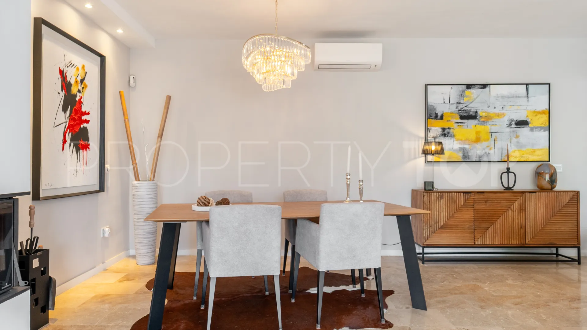 Villa con 4 dormitorios en venta en Cerros del Aguila