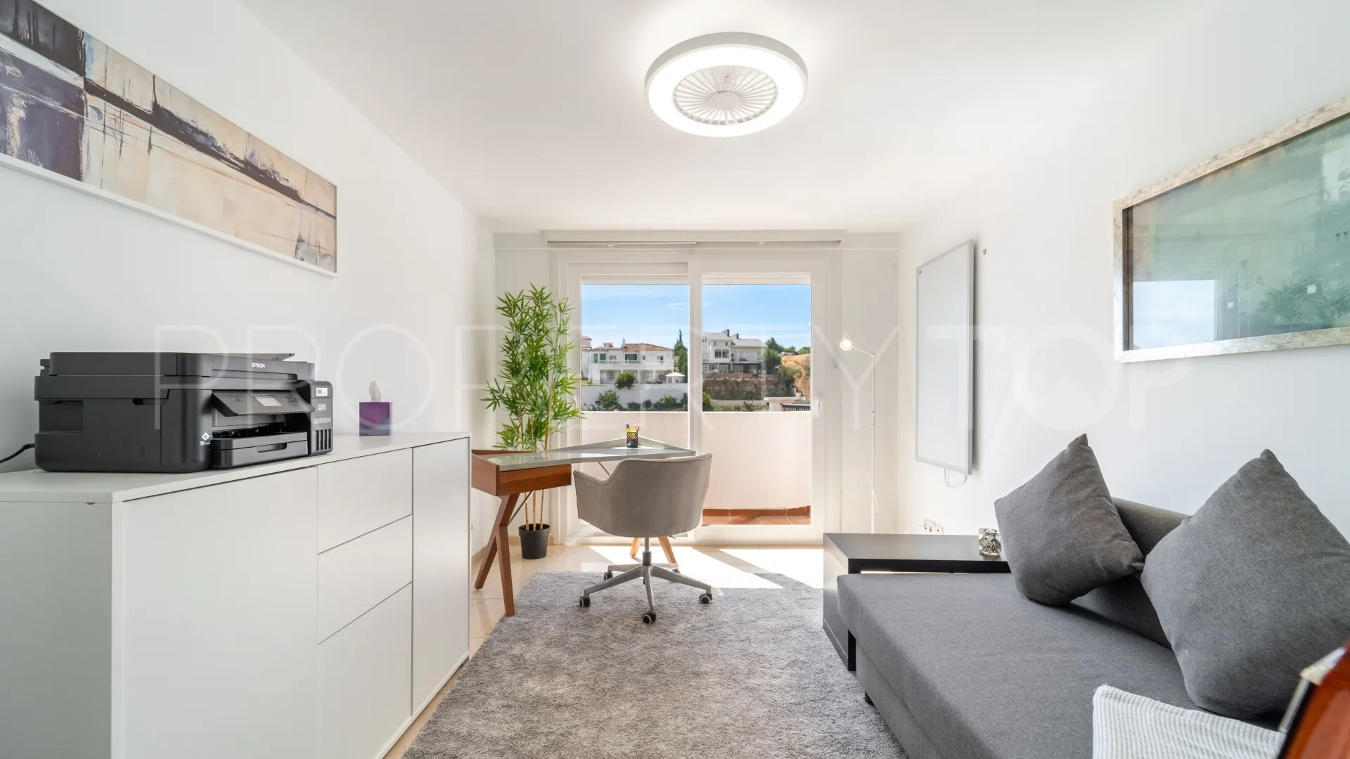 Villa con 4 dormitorios en venta en Cerros del Aguila