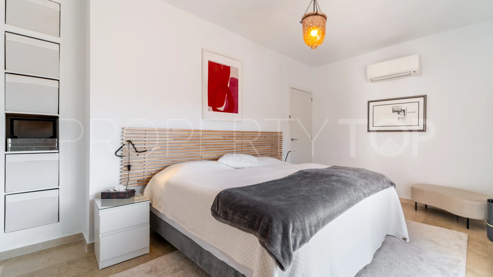 Villa con 4 dormitorios en venta en Cerros del Aguila