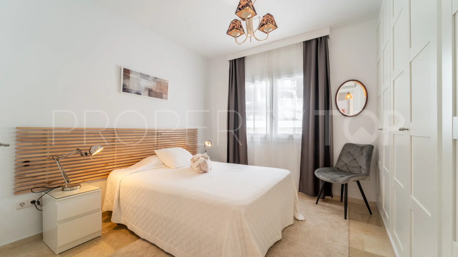 Villa con 4 dormitorios en venta en Cerros del Aguila