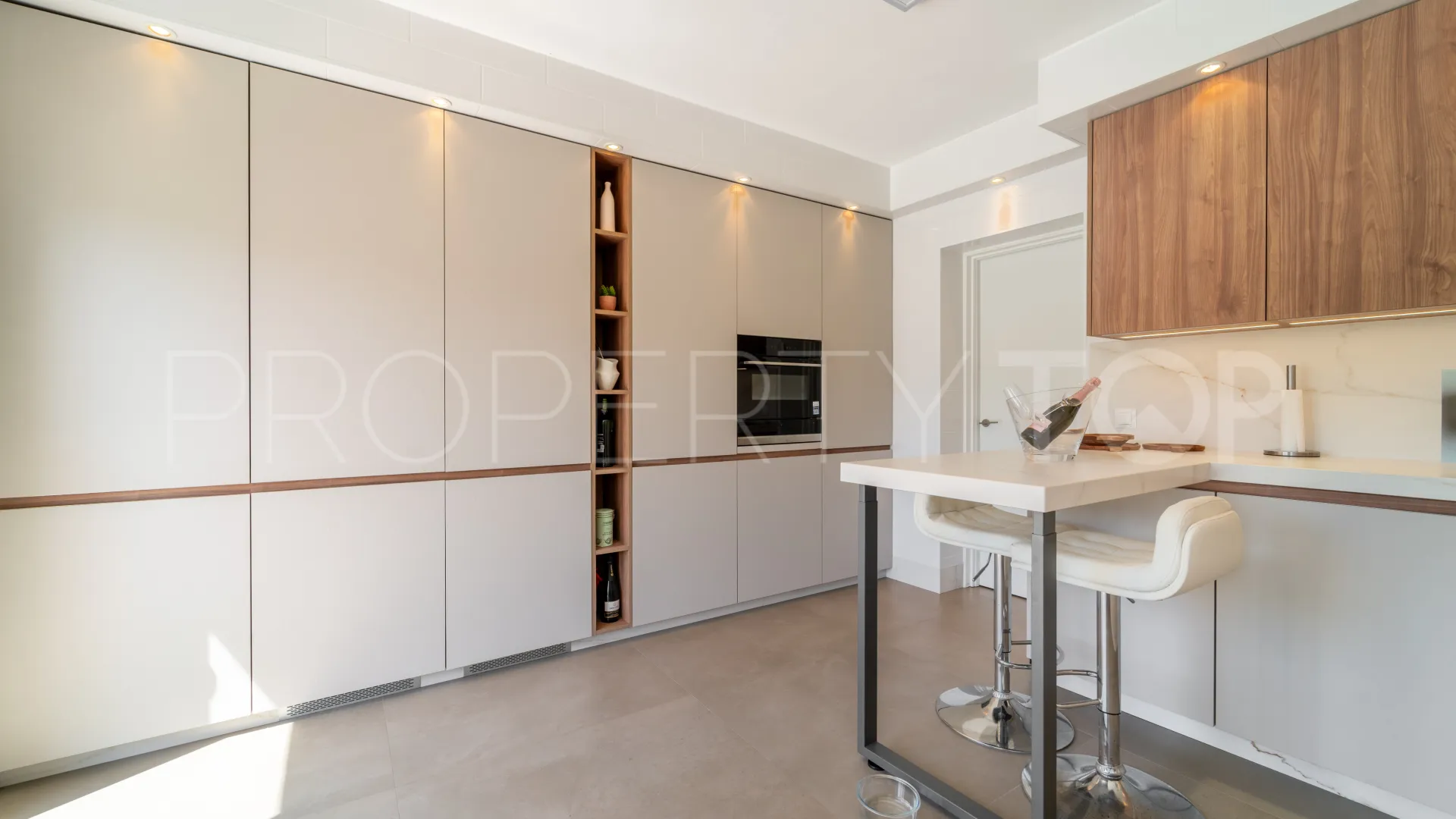 Villa con 4 dormitorios en venta en Cerros del Aguila