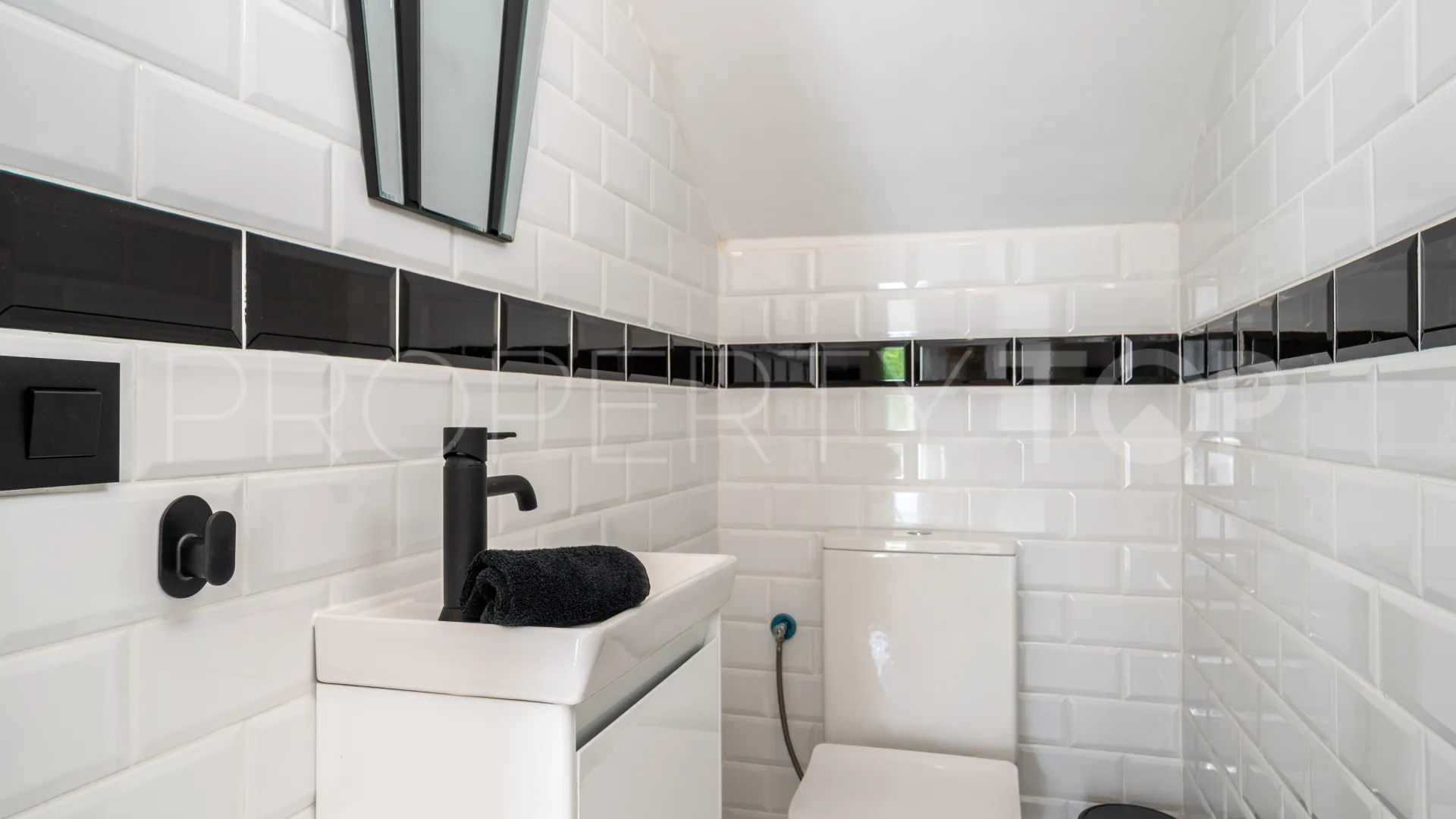 Villa con 4 dormitorios en venta en Cerros del Aguila