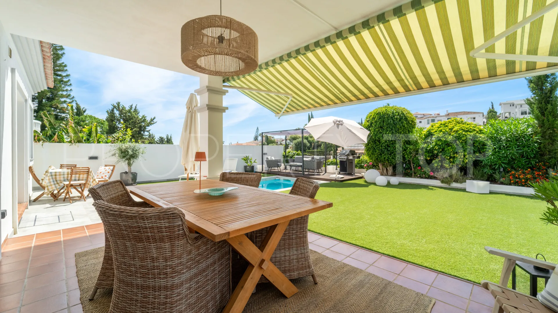 Villa con 4 dormitorios en venta en Cerros del Aguila