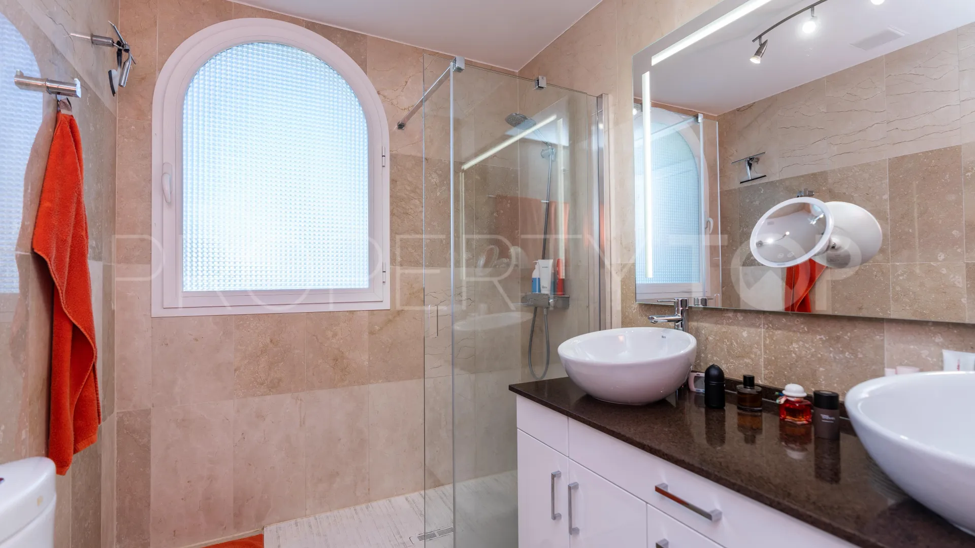 Se vende apartamento de 3 dormitorios en Benahavis