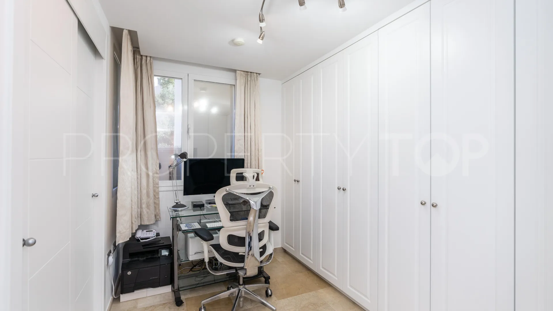 Se vende apartamento de 3 dormitorios en Benahavis