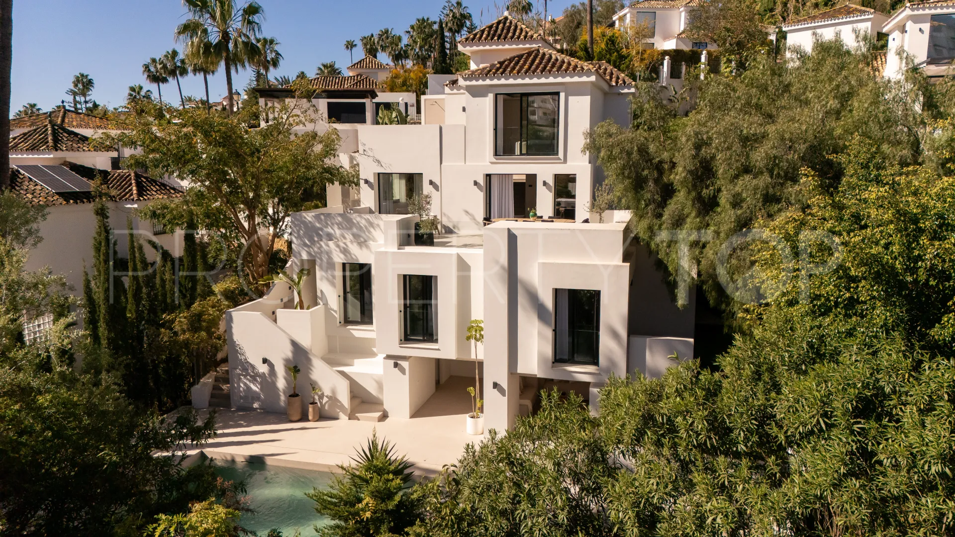 Villa for sale in Los Naranjos Hill Club with 6 bedrooms