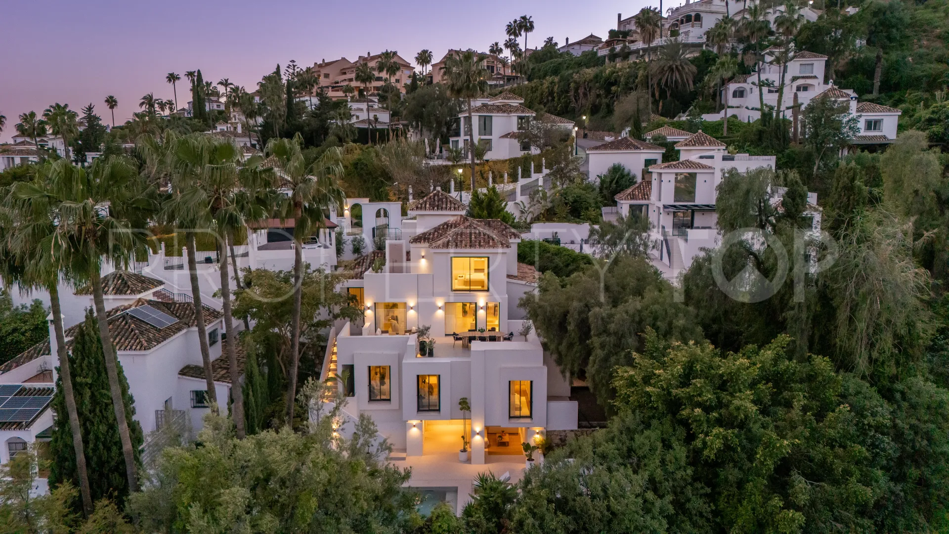 Villa for sale in Los Naranjos Hill Club with 6 bedrooms