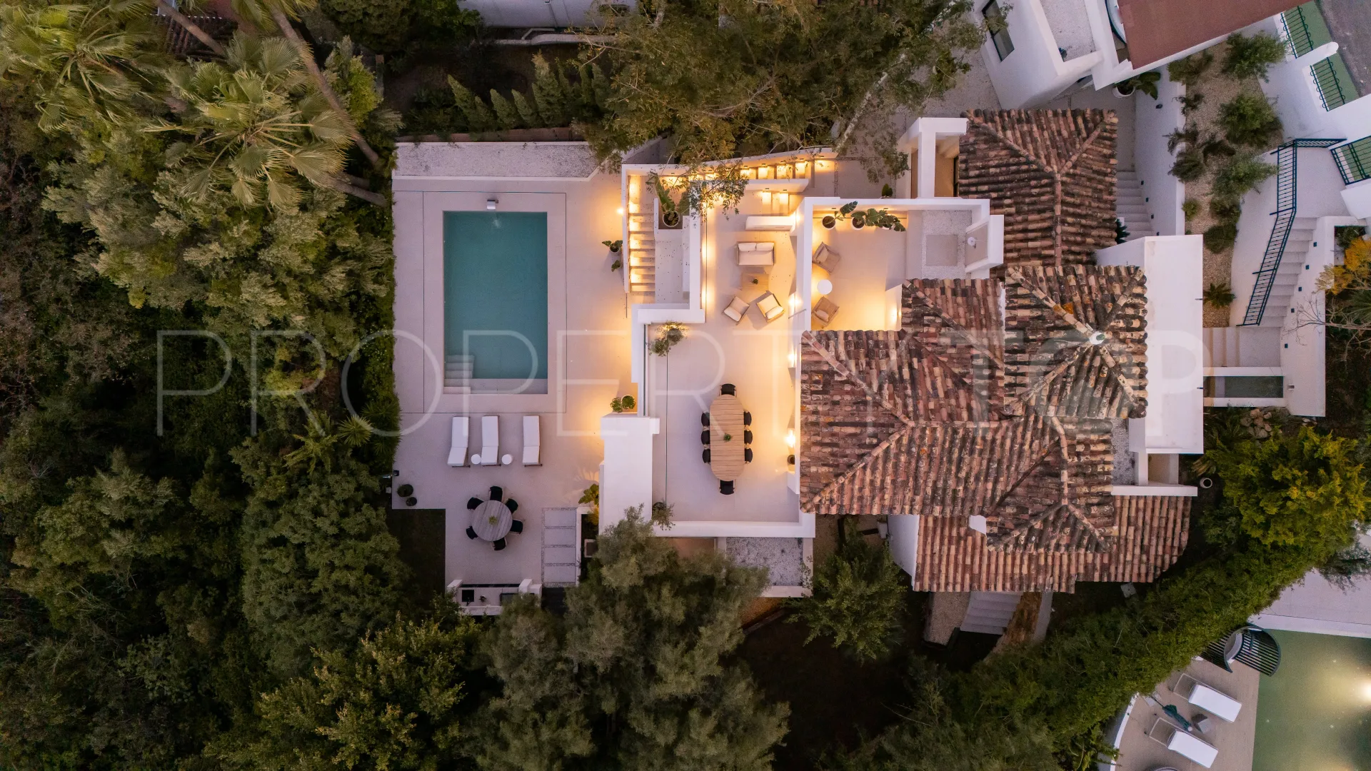 Villa for sale in Los Naranjos Hill Club with 6 bedrooms
