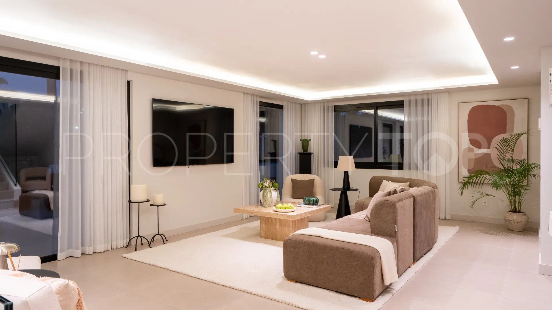 Villa for sale in Los Naranjos Hill Club with 6 bedrooms