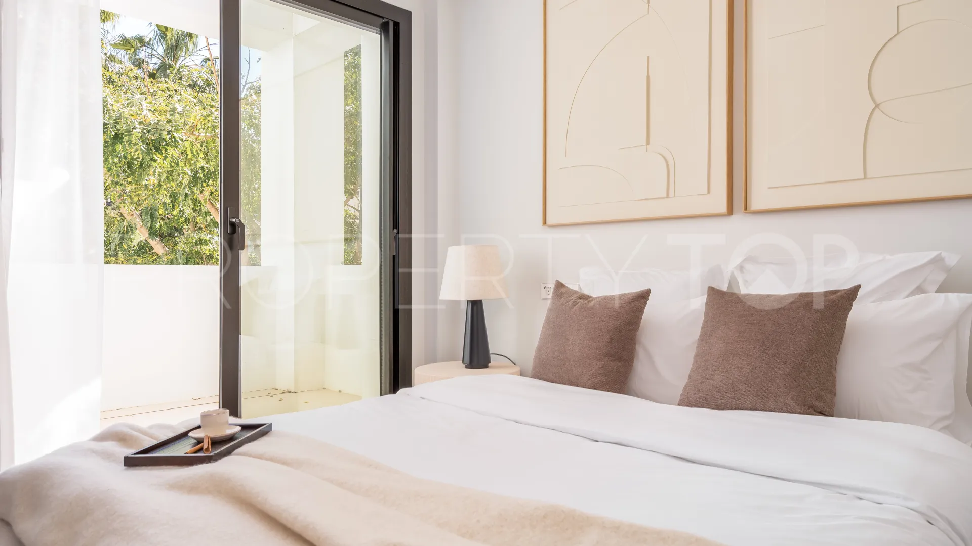 Villa for sale in Los Naranjos Hill Club with 6 bedrooms