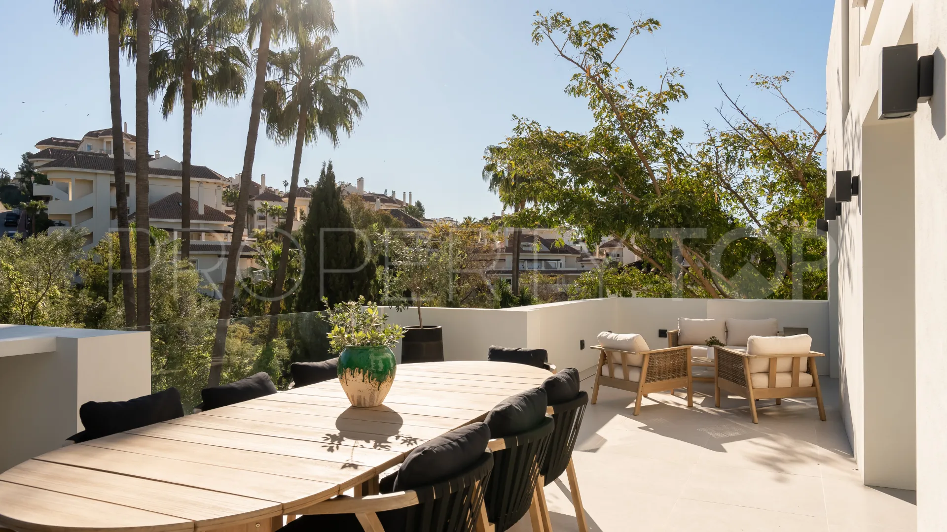 Villa for sale in Los Naranjos Hill Club with 6 bedrooms