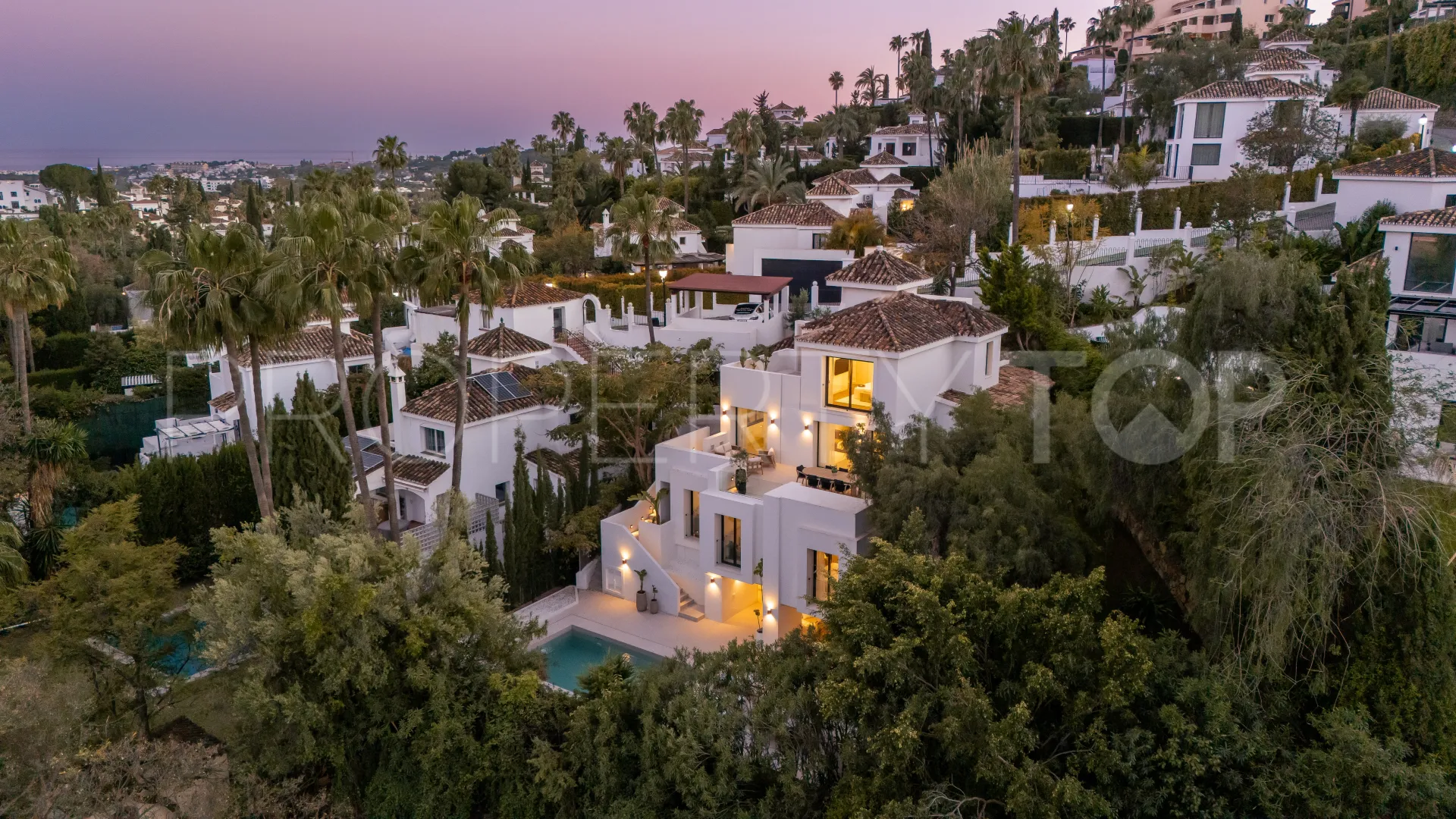 Villa for sale in Los Naranjos Hill Club with 6 bedrooms