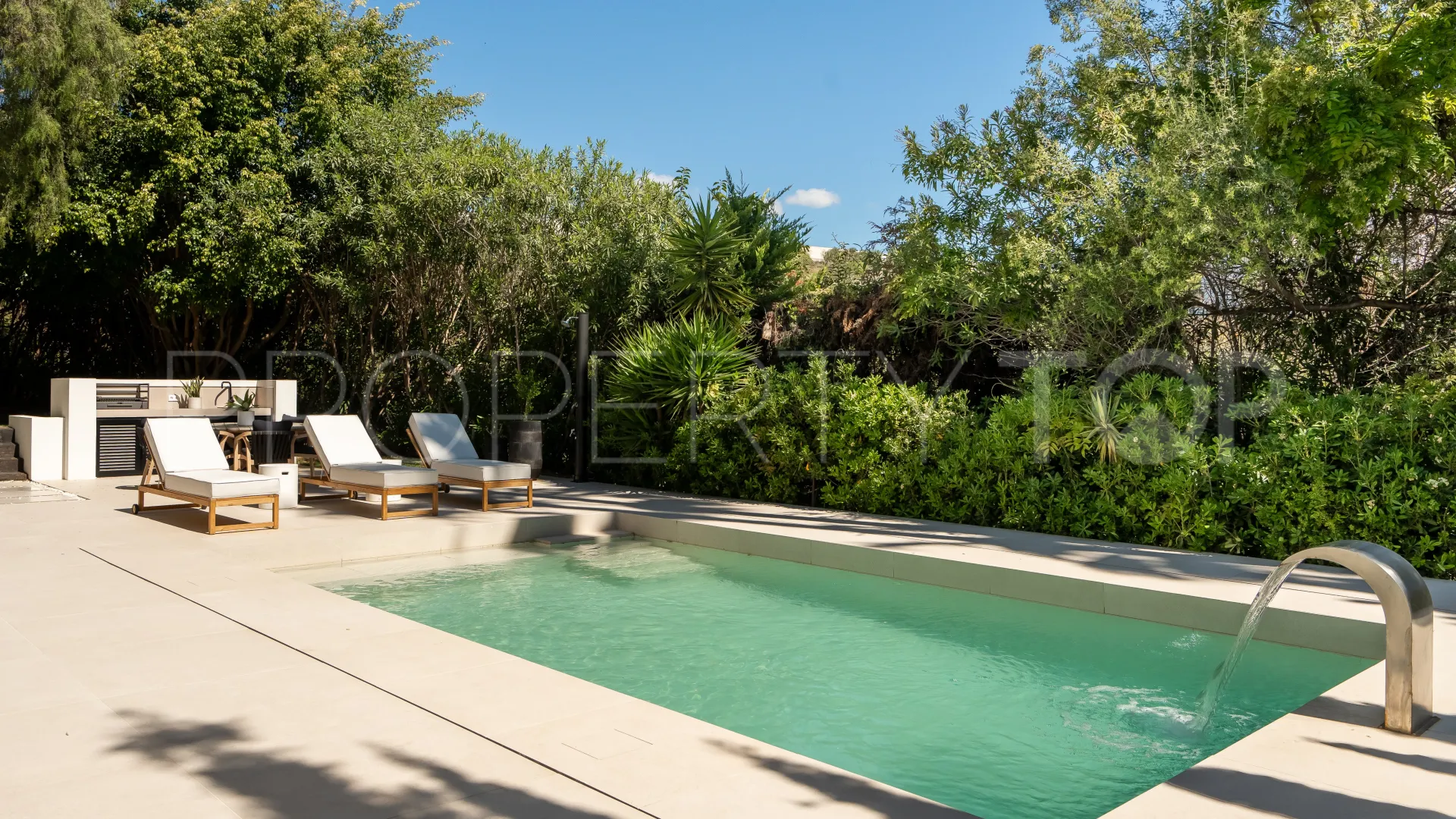 Villa for sale in Los Naranjos Hill Club with 6 bedrooms