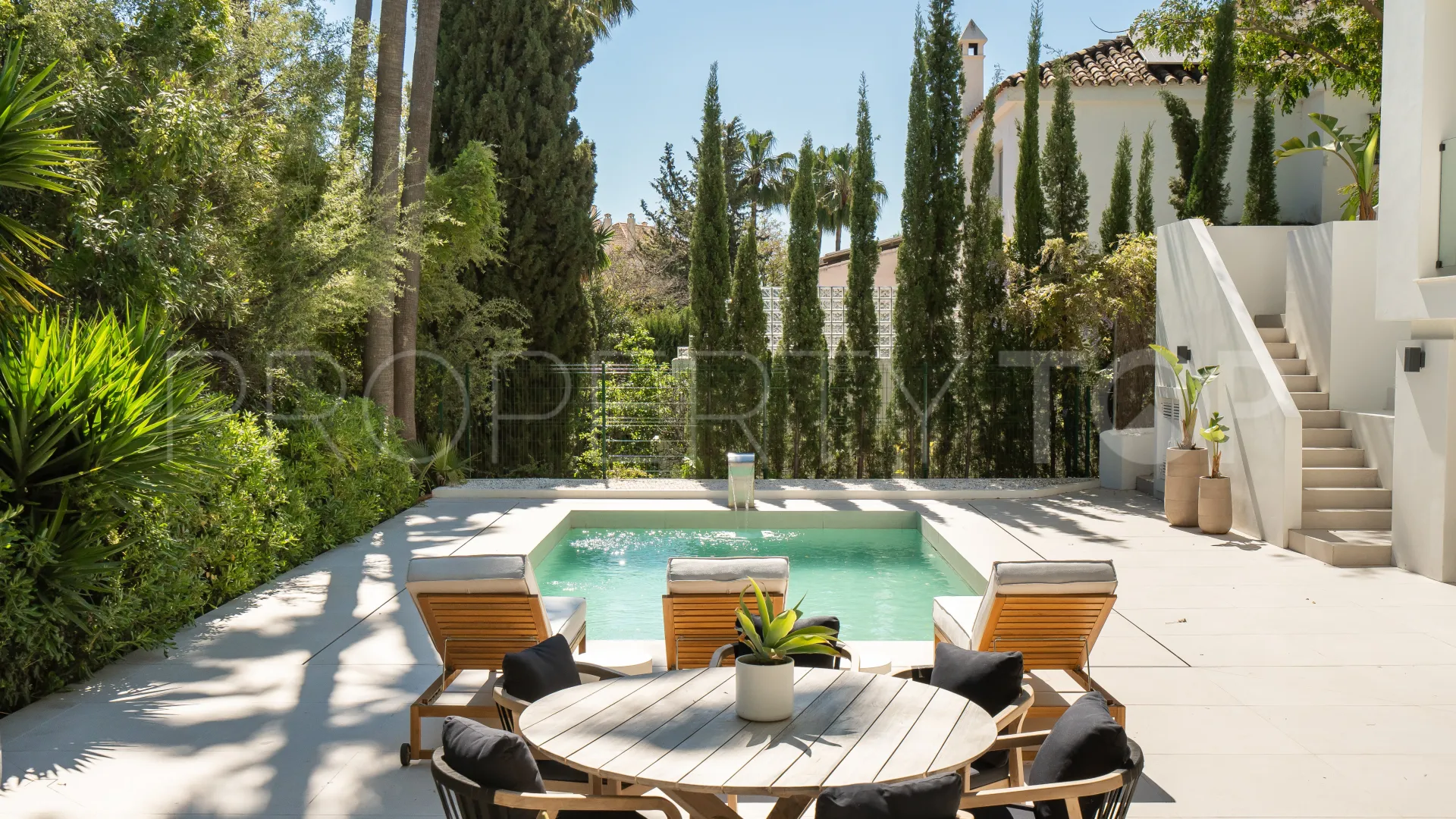 Villa for sale in Los Naranjos Hill Club with 6 bedrooms