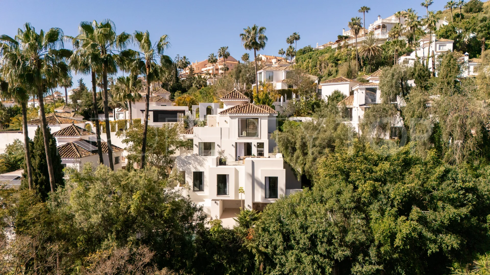 Villa for sale in Los Naranjos Hill Club with 6 bedrooms