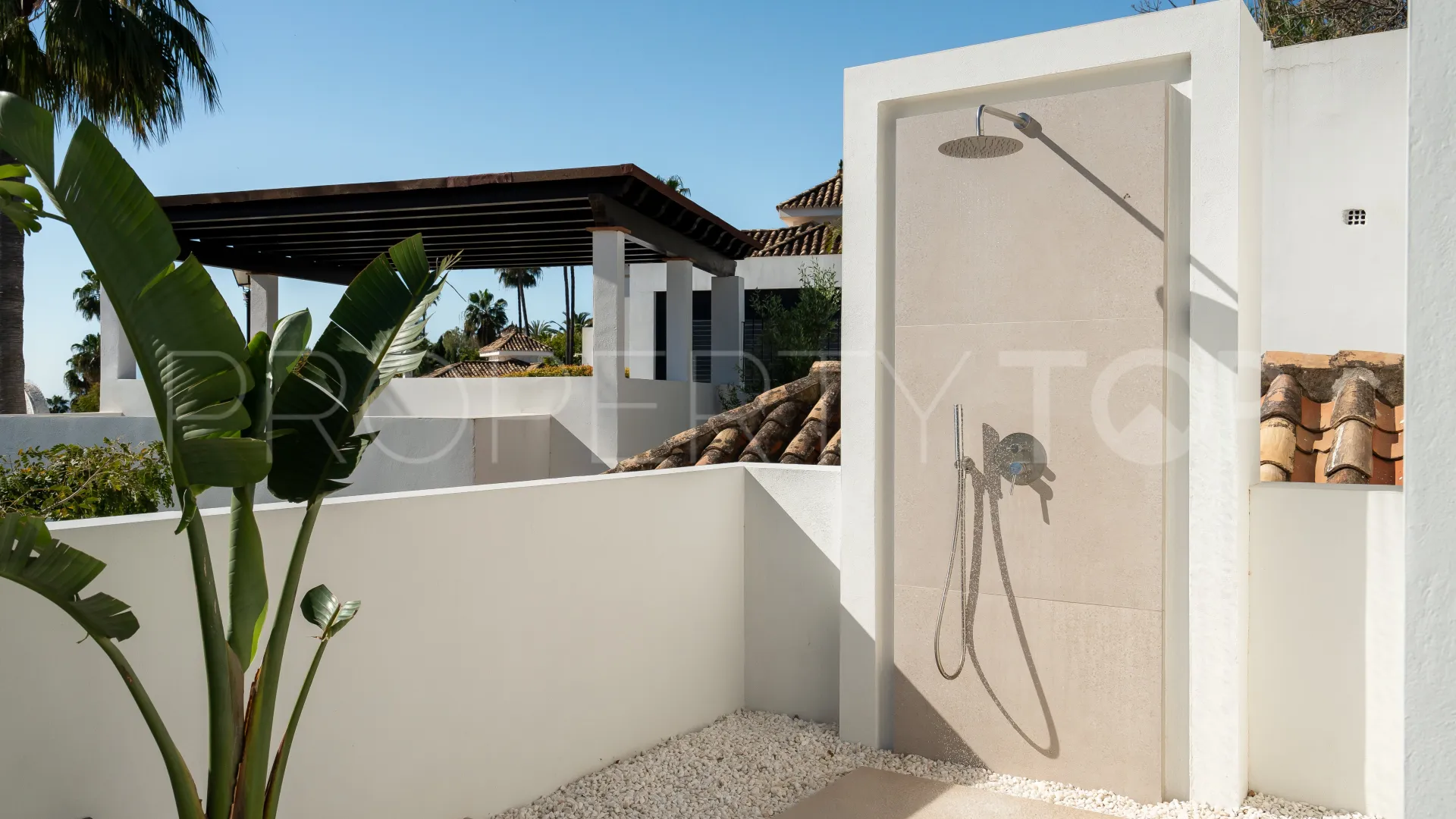 Villa for sale in Los Naranjos Hill Club with 6 bedrooms