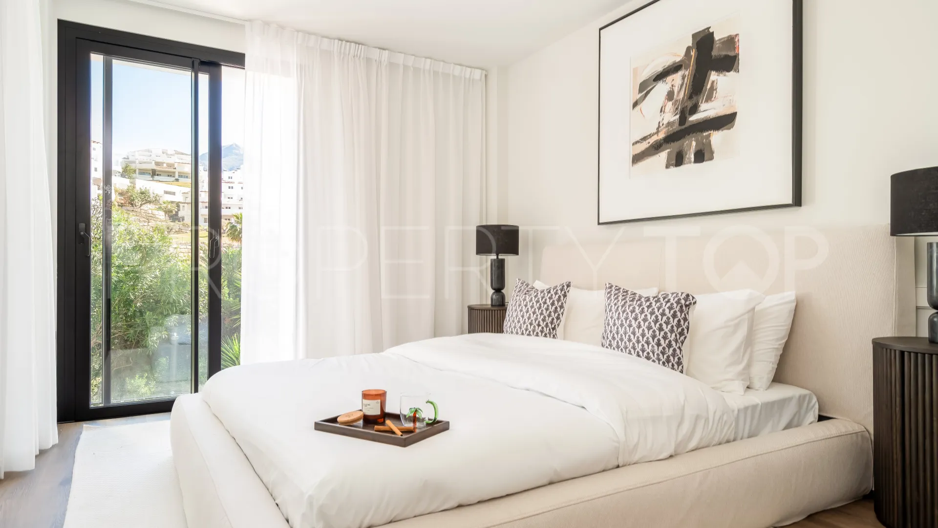Villa for sale in Los Naranjos Hill Club with 6 bedrooms